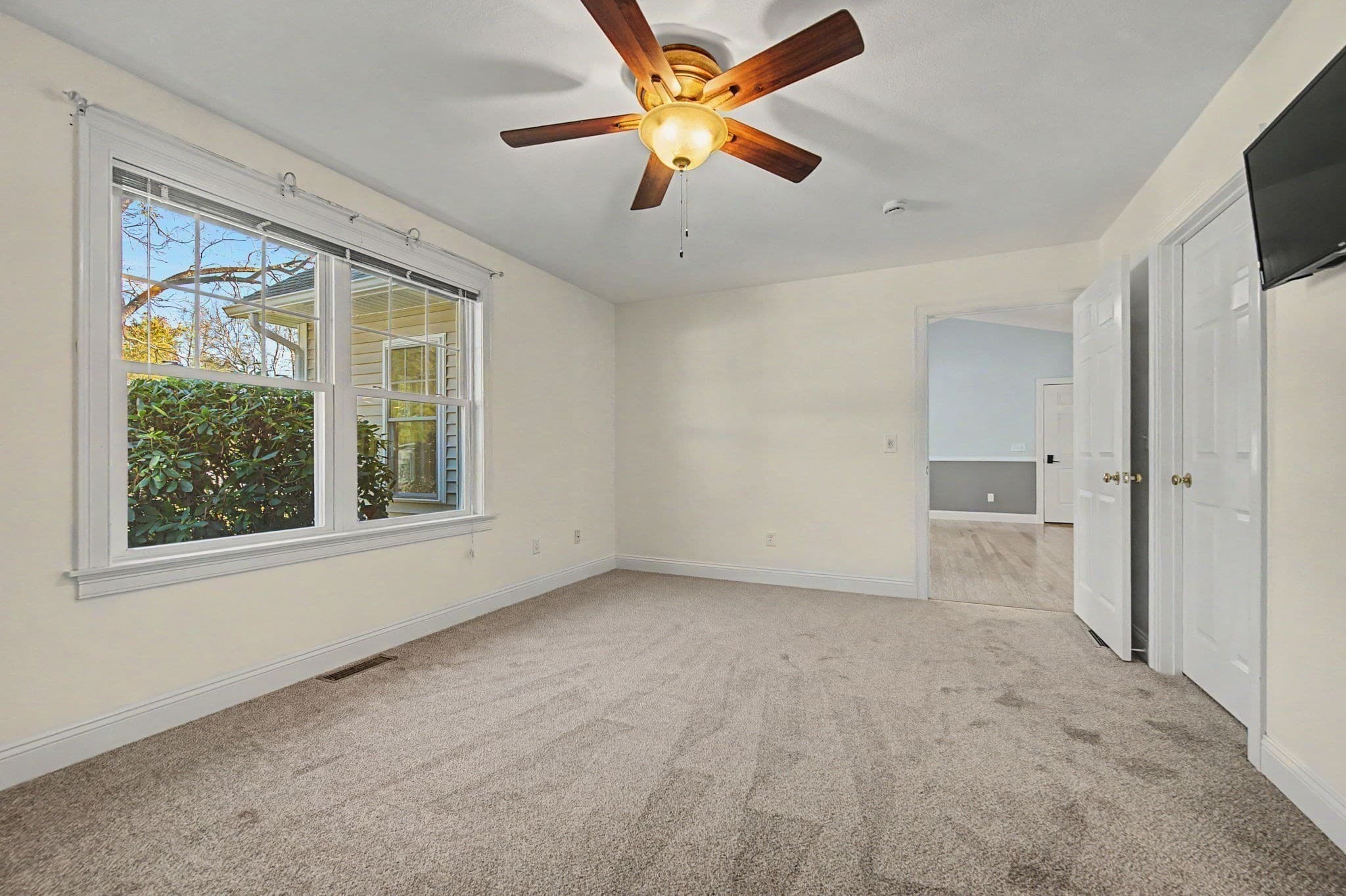 Condominium at 22 Pomeroy Meadow Rd # 2, Southampton MA 01073, photo 15 of 37