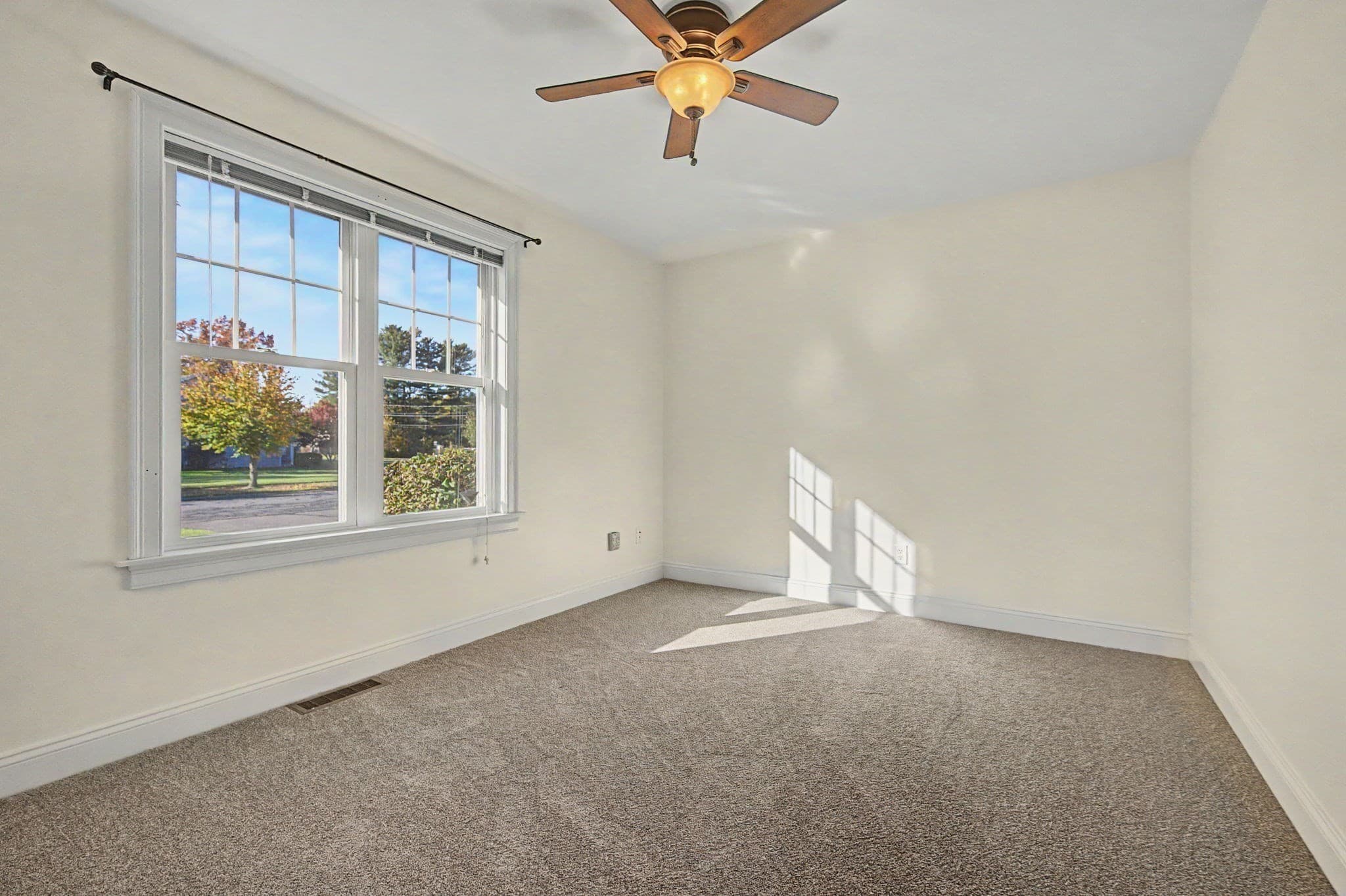 Condominium at 22 Pomeroy Meadow Rd # 2, Southampton MA 01073, photo 19 of 37