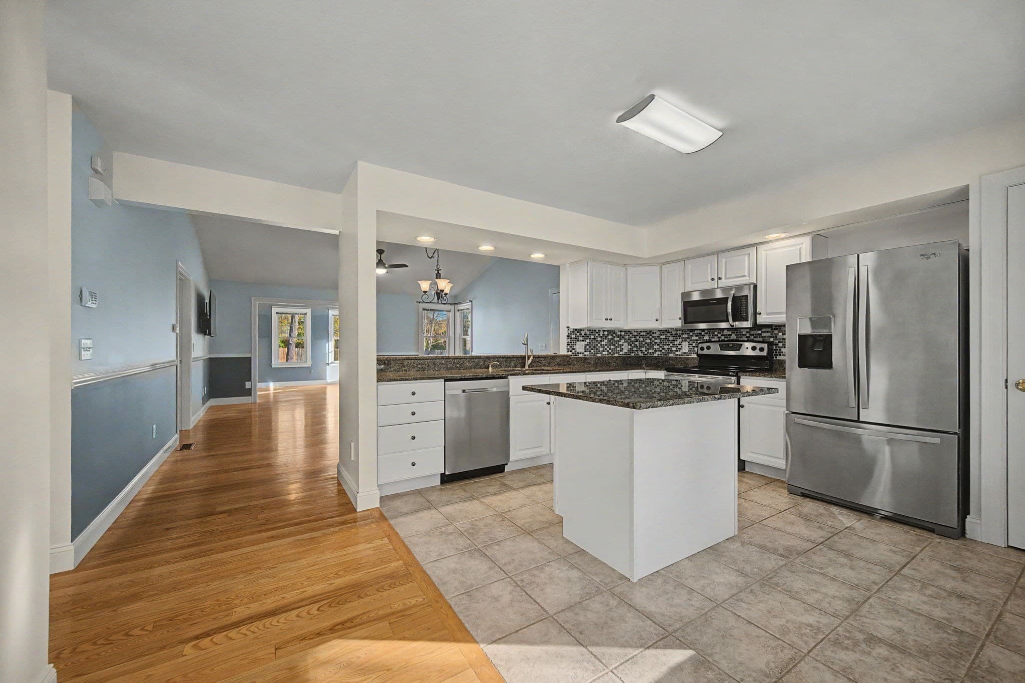 Condominium at 22 Pomeroy Meadow Rd # 2, Southampton MA 01073, photo 4 of 37