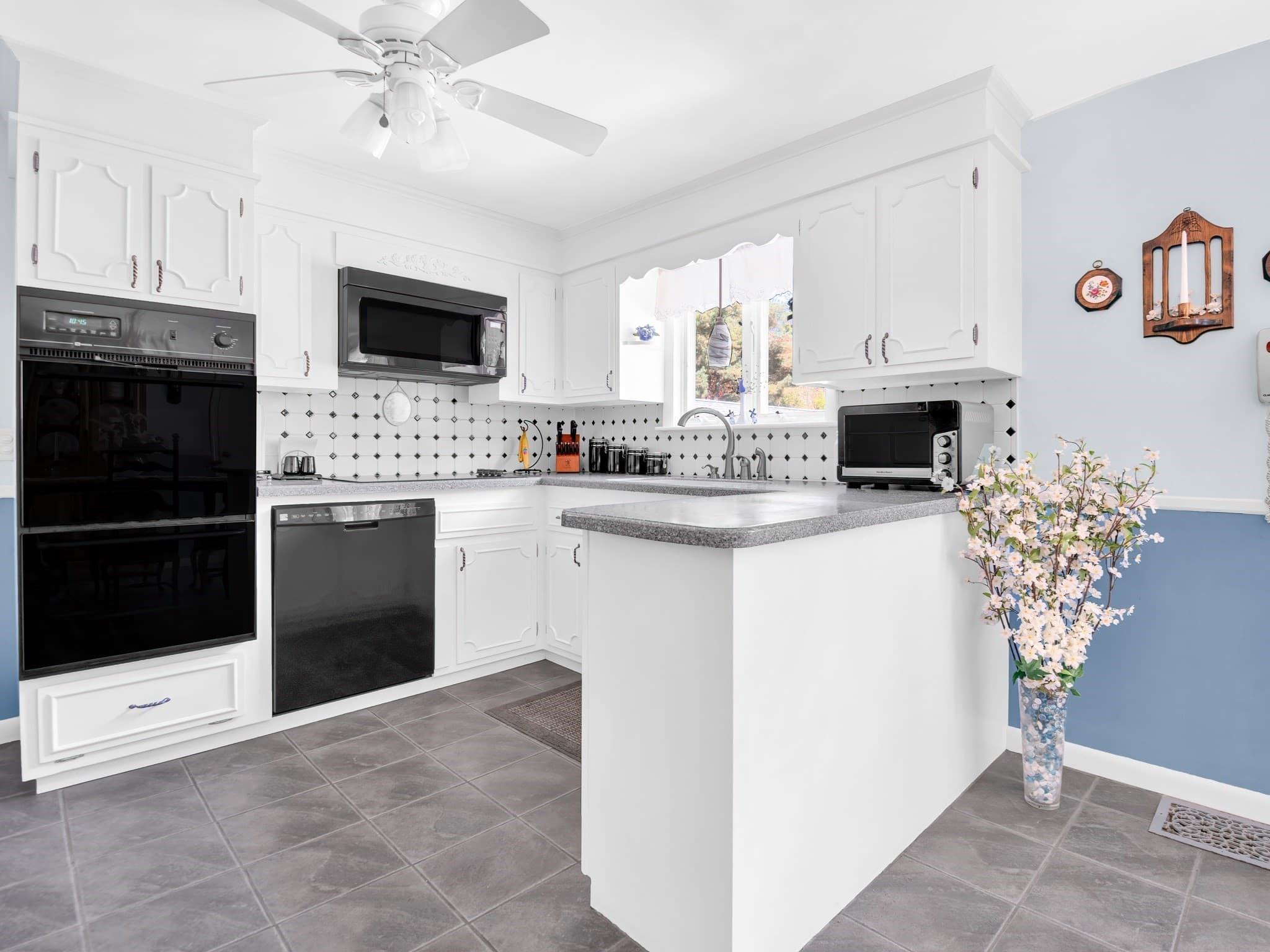 Single Family Residence at 580 Wrentham Road, Bellingham MA 02019, photo 14 of 38