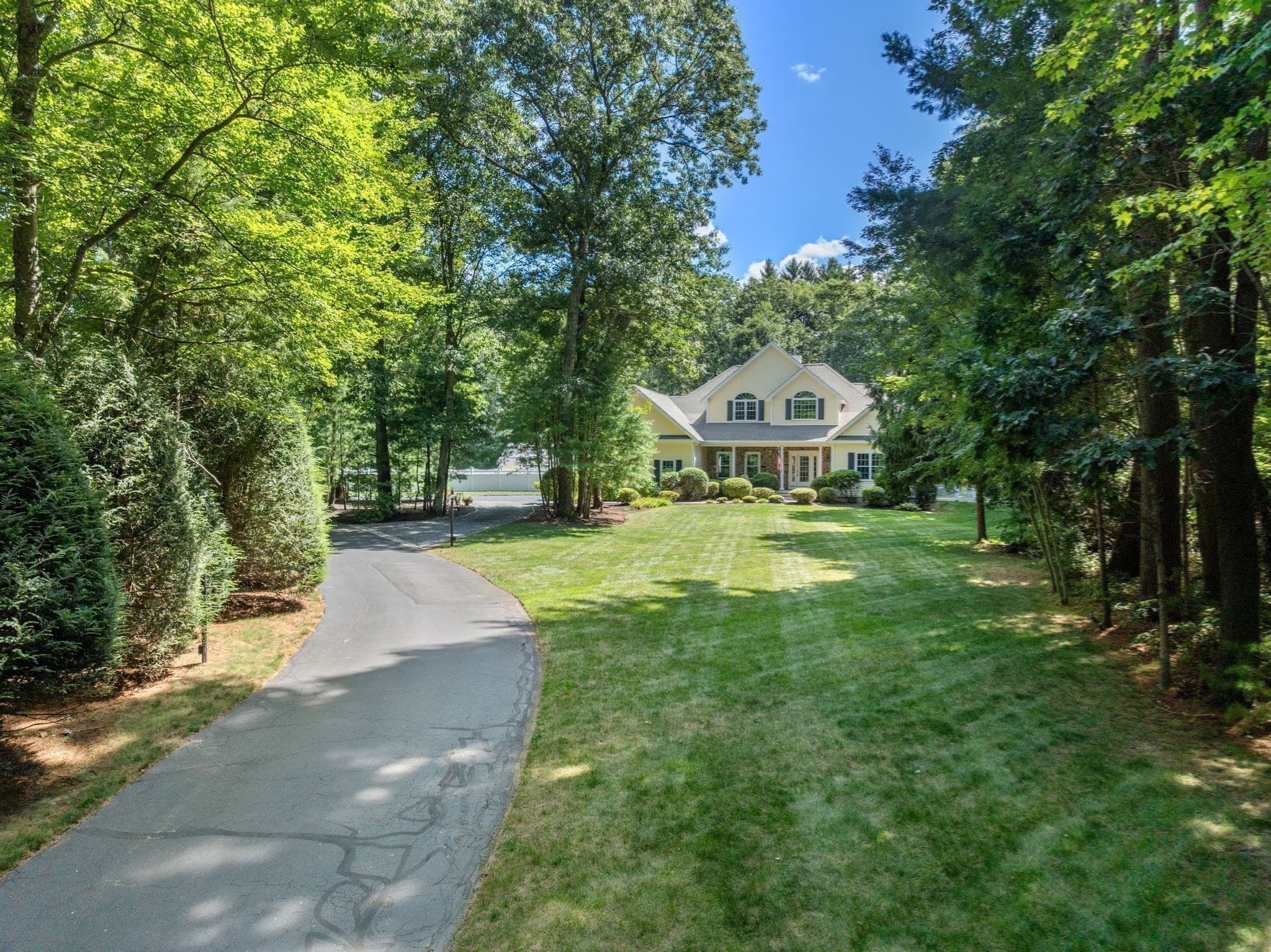 Single Family Residence at 784 Washington St, Franklin MA 02038, photo 11 of 42