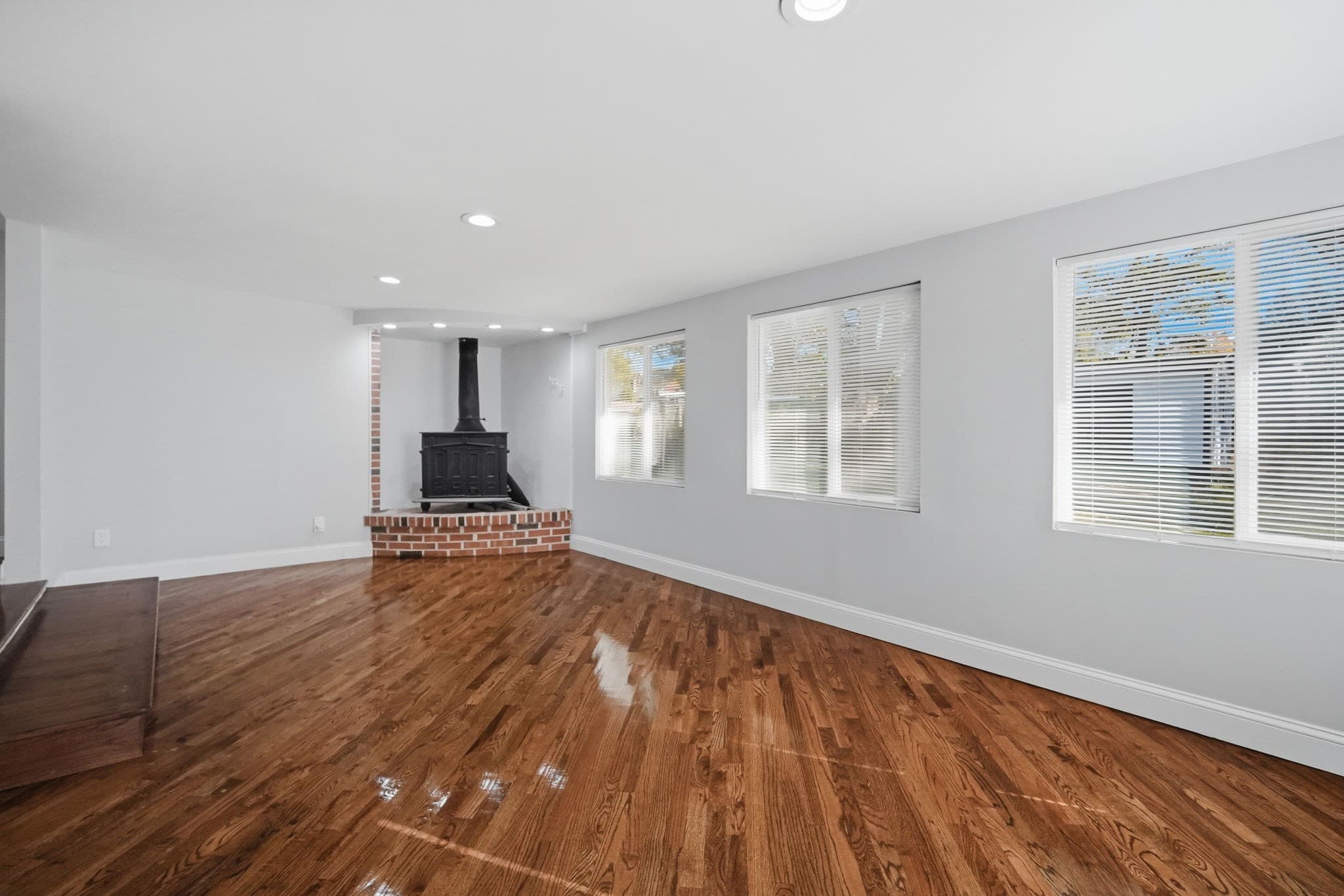 Single Family Residence at 89 Juniper Dr, Springfield MA 01119, photo 6 of 35
