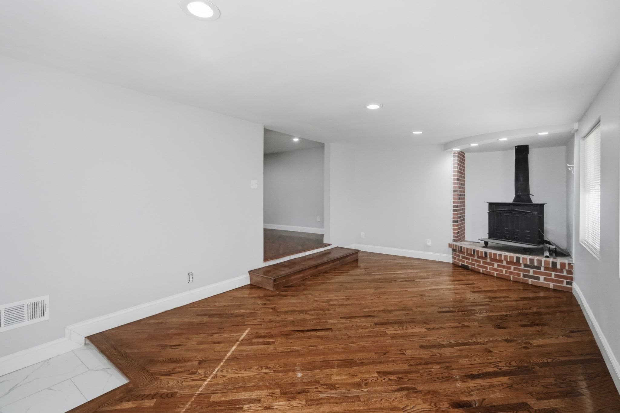 Single Family Residence at 89 Juniper Dr, Springfield MA 01119, photo 7 of 35