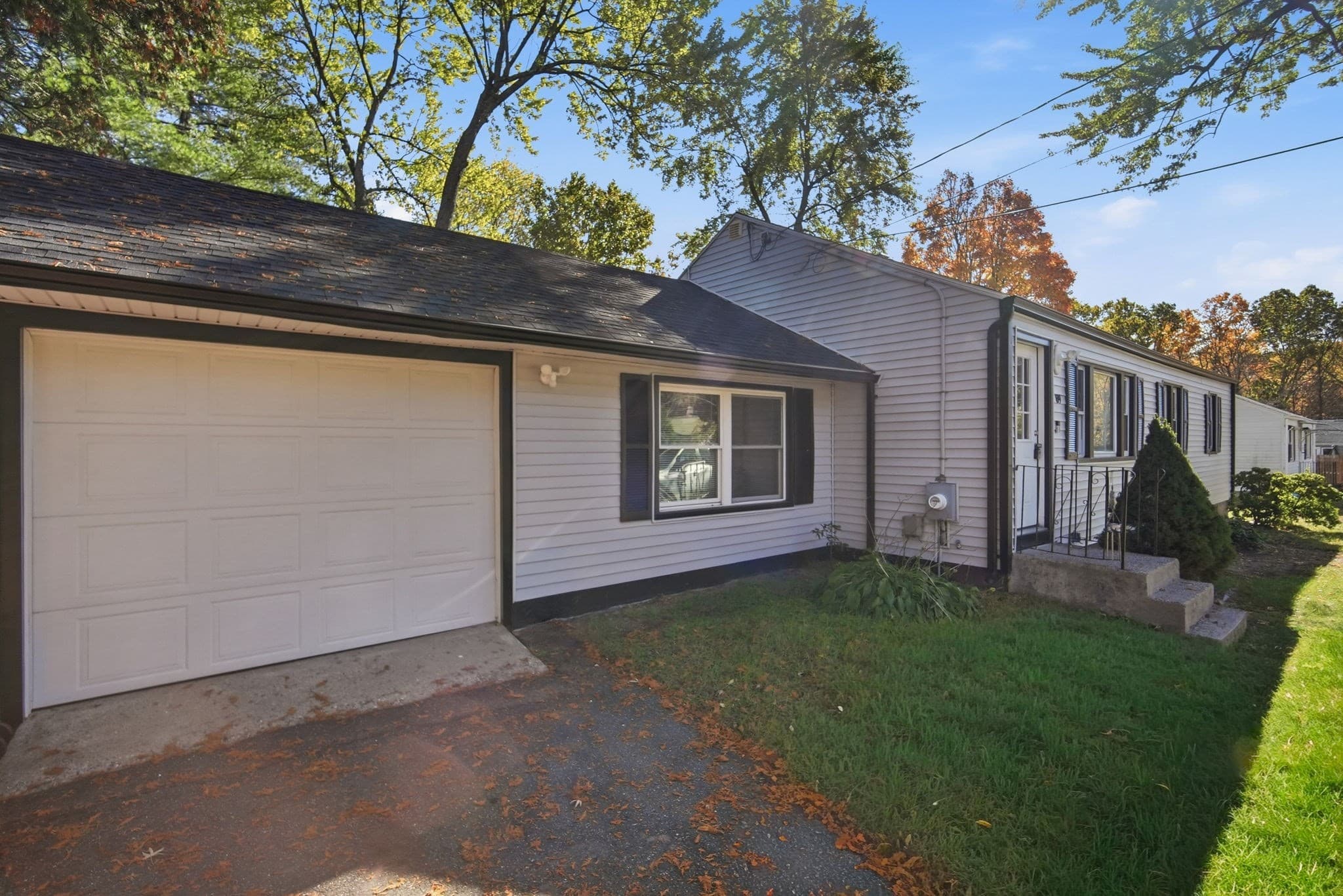 Single Family Residence at 89 Juniper Dr, Springfield MA 01119, photo 5 of 35