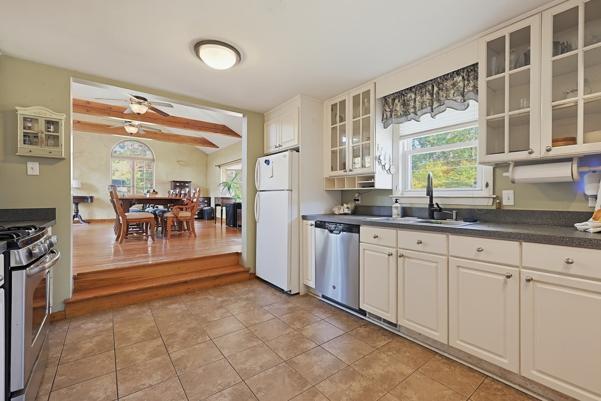 Single Family Residence at 31 Kalmia Rd, Holbrook MA 02343, photo 3 of 12