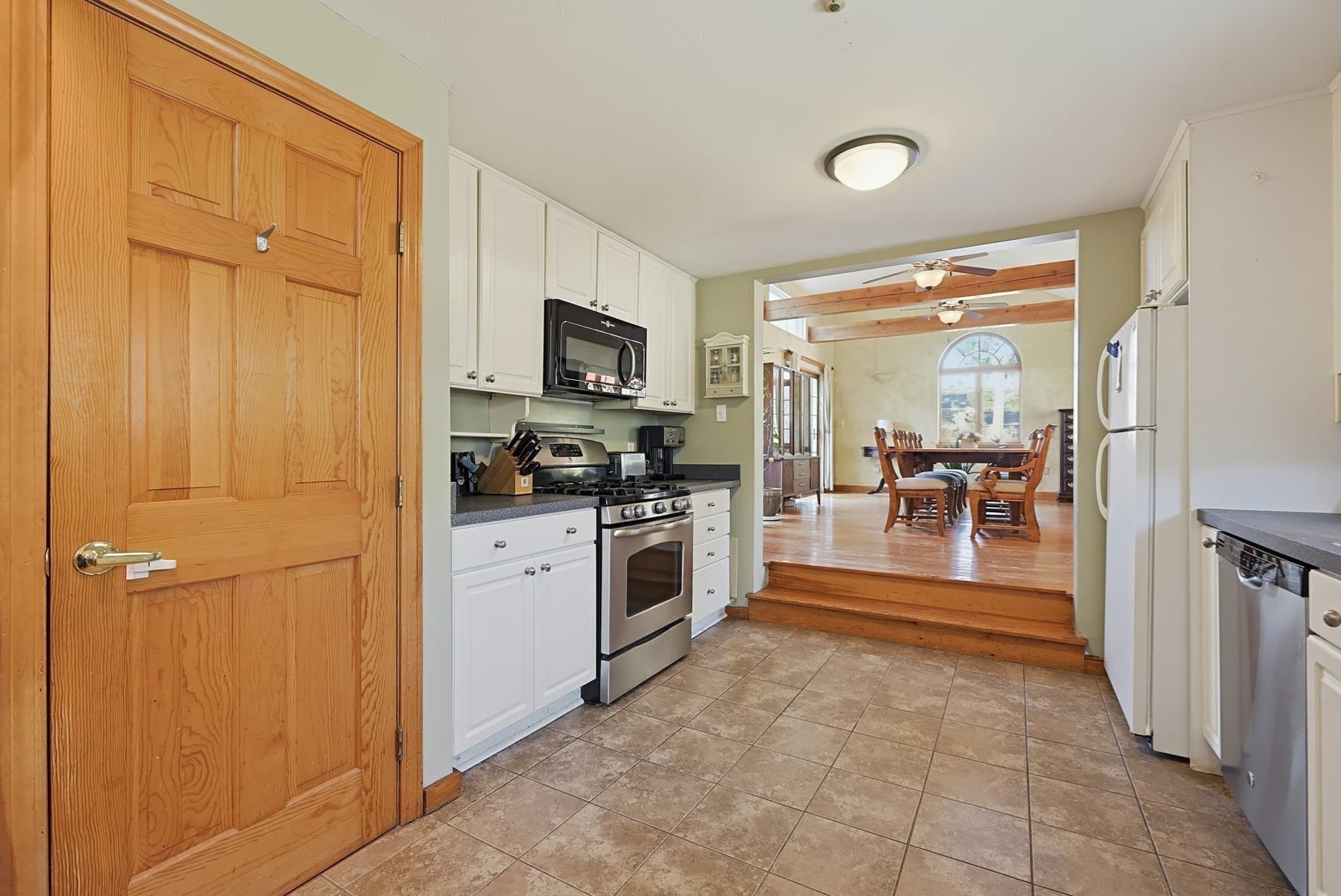 Single Family Residence at 31 Kalmia Rd, Holbrook MA 02343, photo 4 of 12