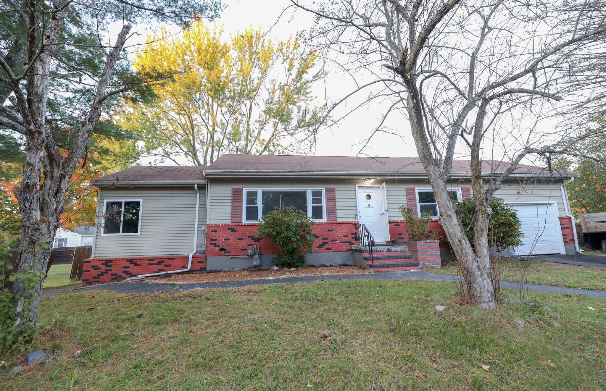 Single Family Residence at 14 Janice Ave, Dracut MA 01826, photo 2 of 17