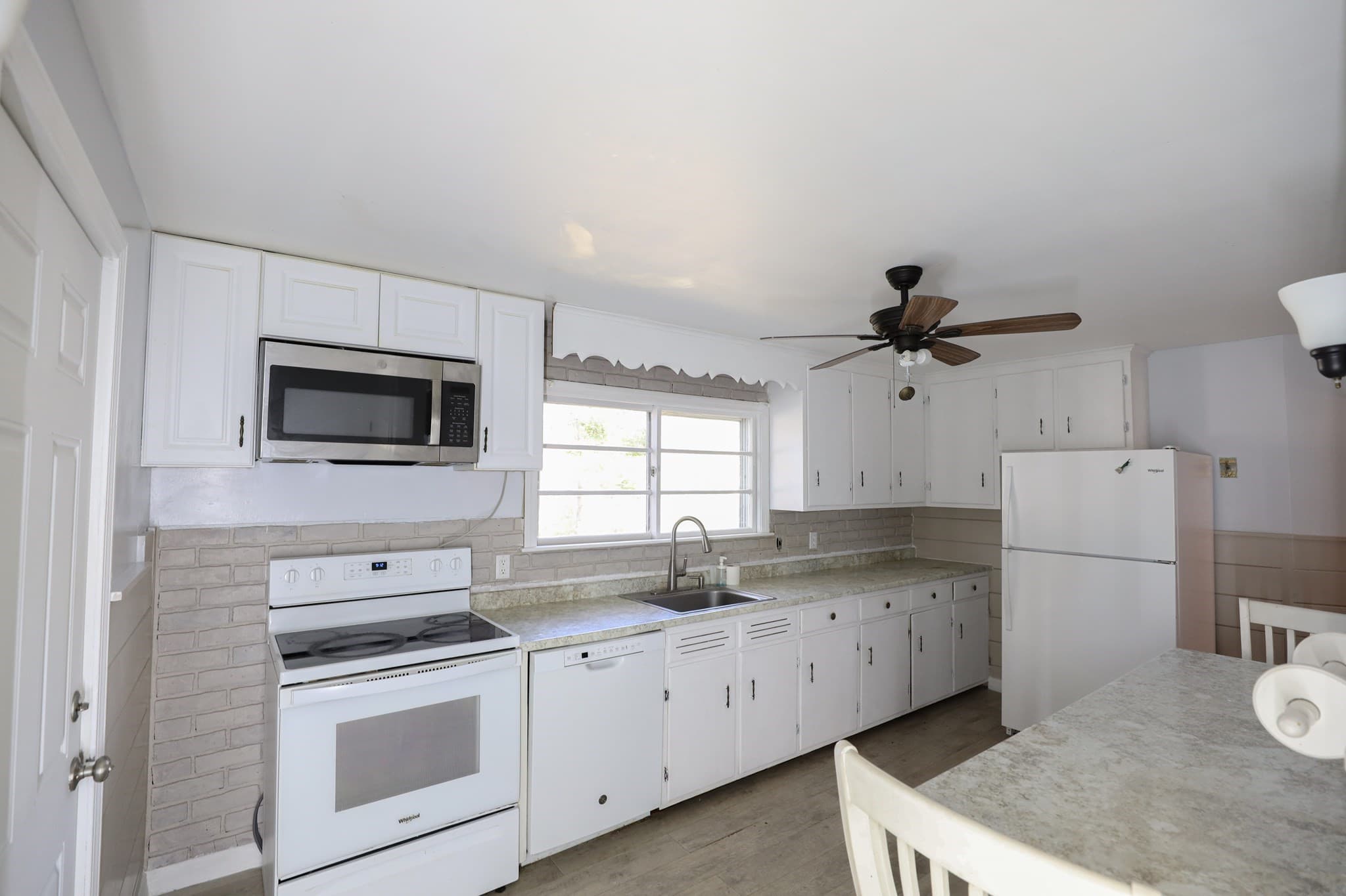 Single Family Residence at 14 Janice Ave, Dracut MA 01826, photo 7 of 17