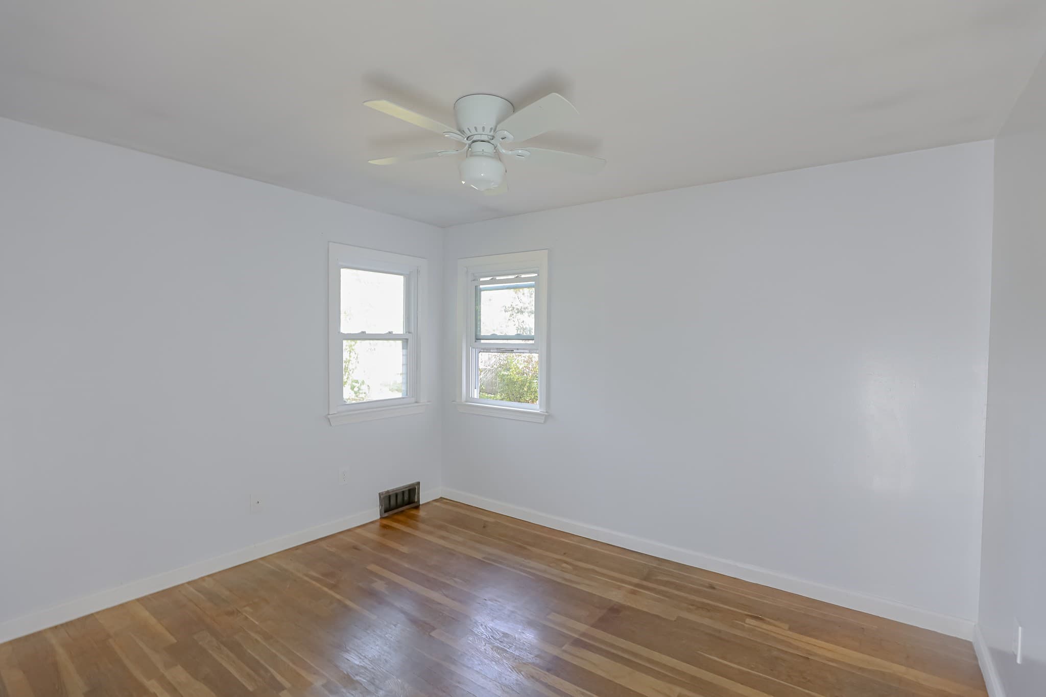 Single Family Residence at 14 Janice Ave, Dracut MA 01826, photo 3 of 17