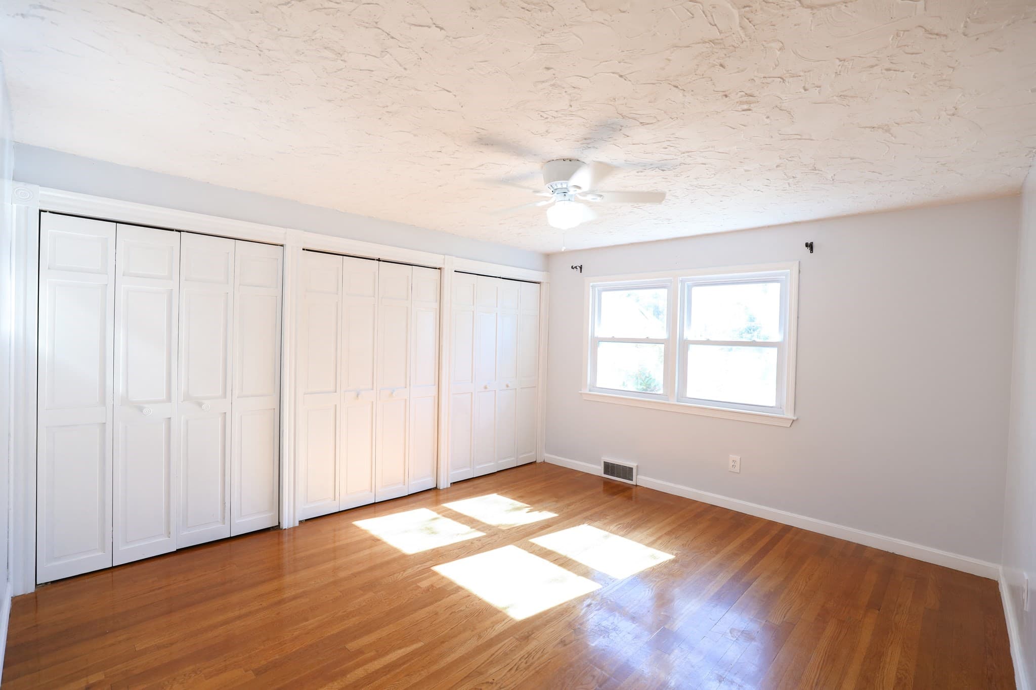 Single Family Residence at 14 Janice Ave, Dracut MA 01826, photo 5 of 17