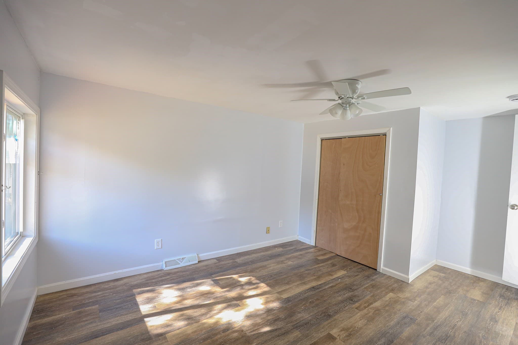 Single Family Residence at 14 Janice Ave, Dracut MA 01826, photo 8 of 17