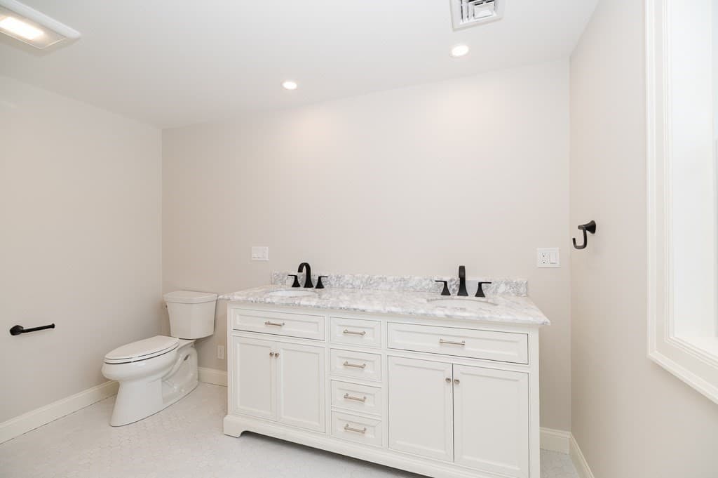 Condominium at 4 Mollie's Lane # B, Gloucester MA 01930, photo 18 of 29