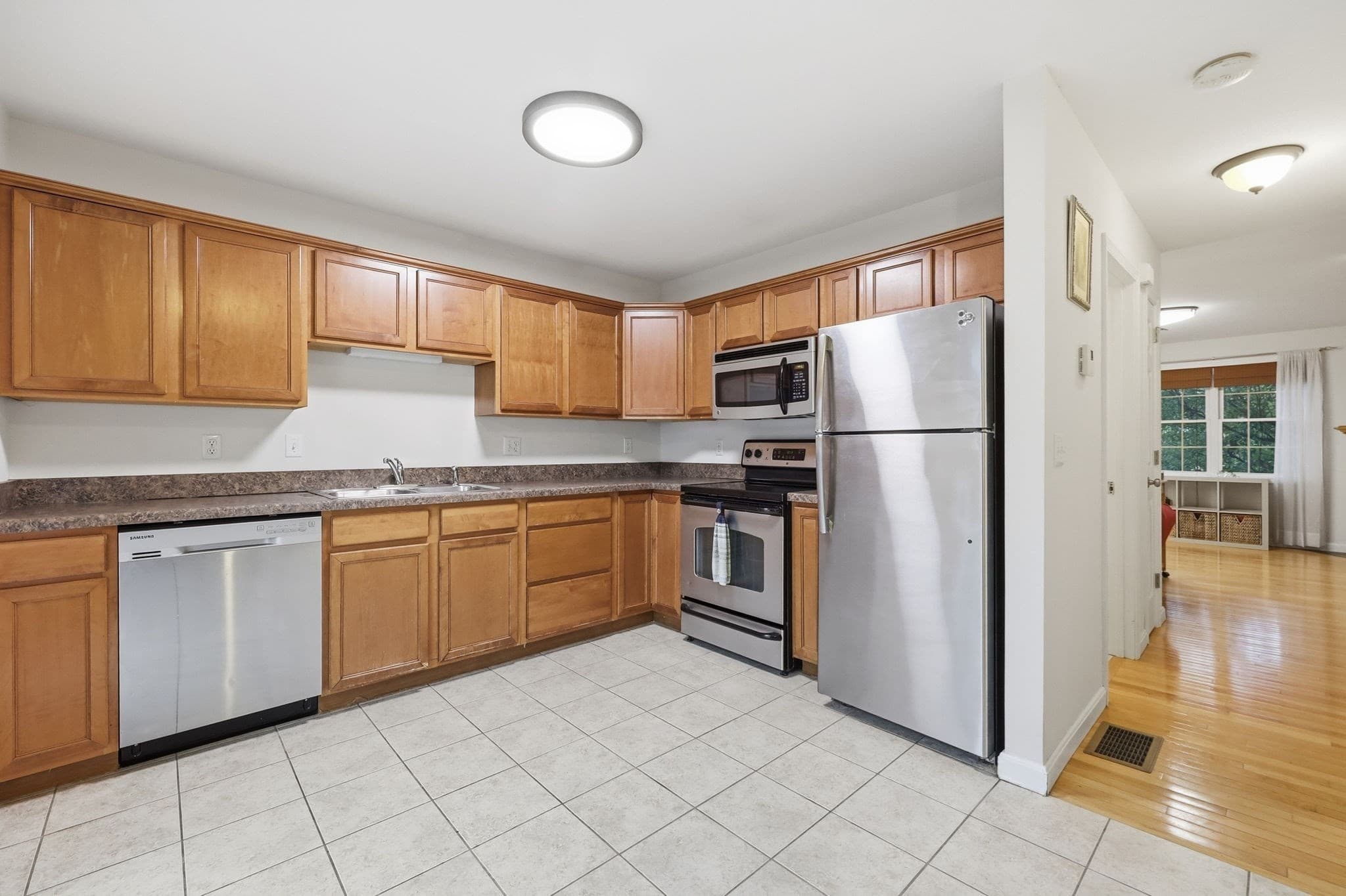 Condominium at 10 Regency Ct # 10, Chicopee MA 01020, photo 8 of 26