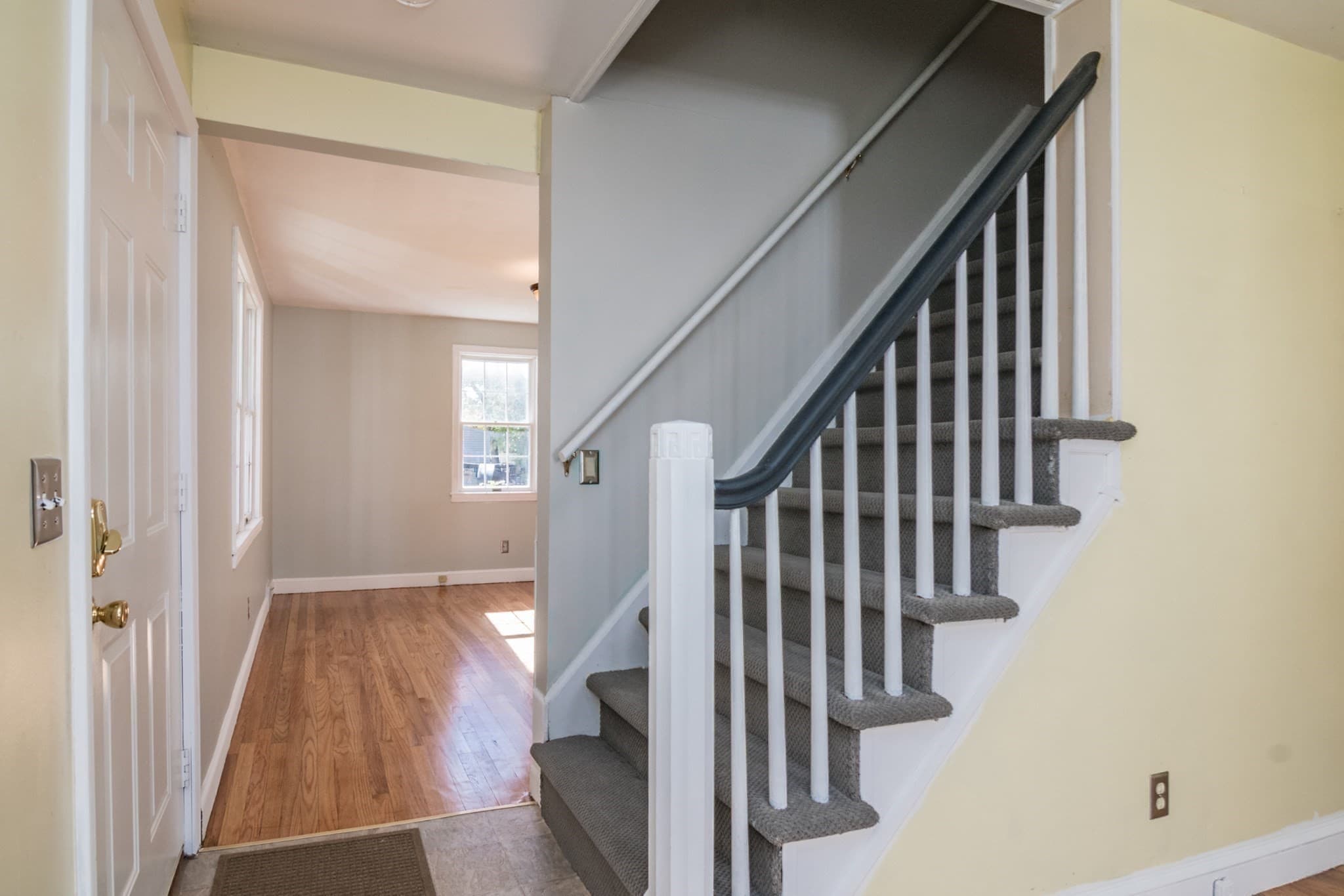 Single Family Residence at 115 Wolcott Avenue, West Springfield MA 01089, photo 5 of 36