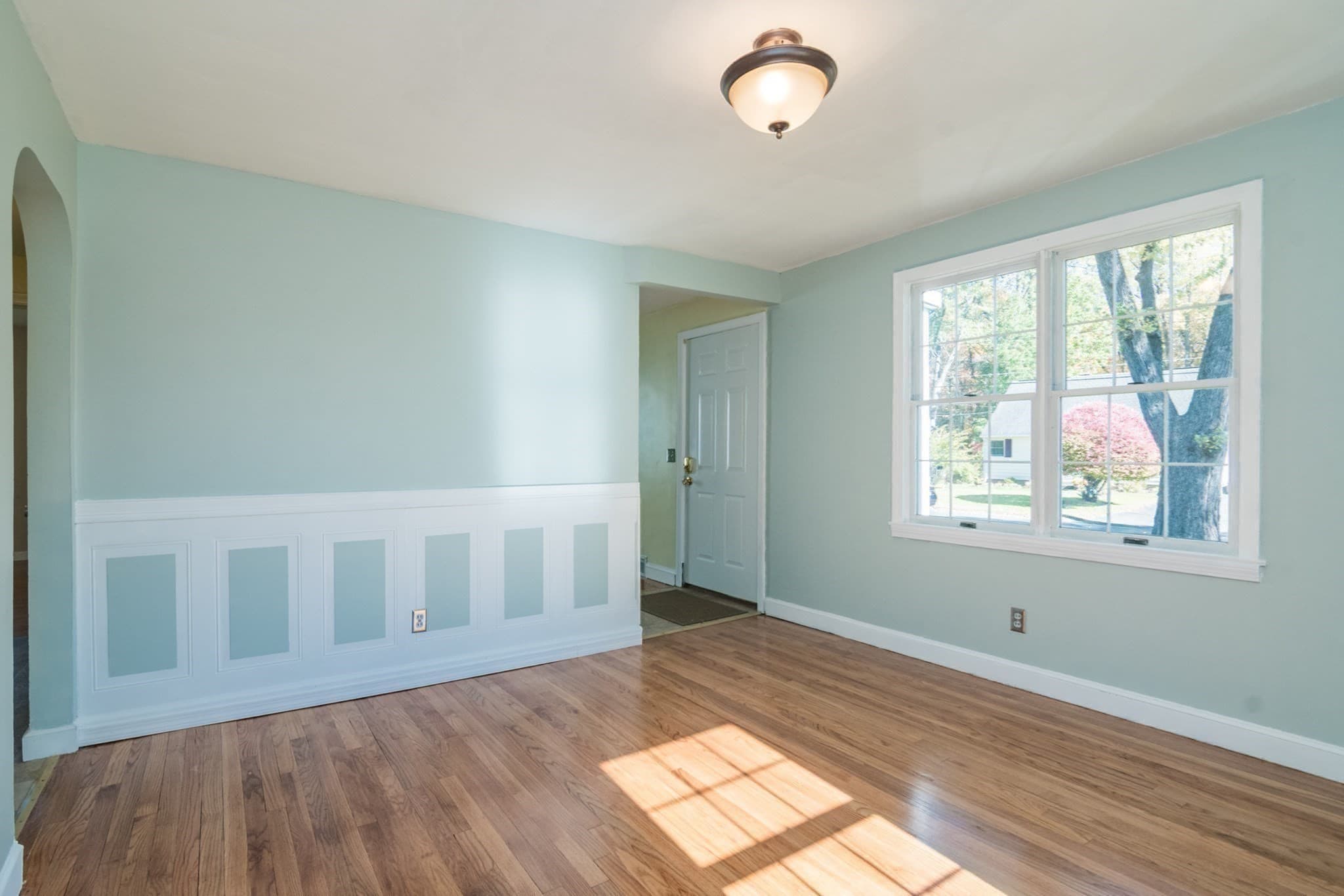 Single Family Residence at 115 Wolcott Avenue, West Springfield MA 01089, photo 10 of 36
