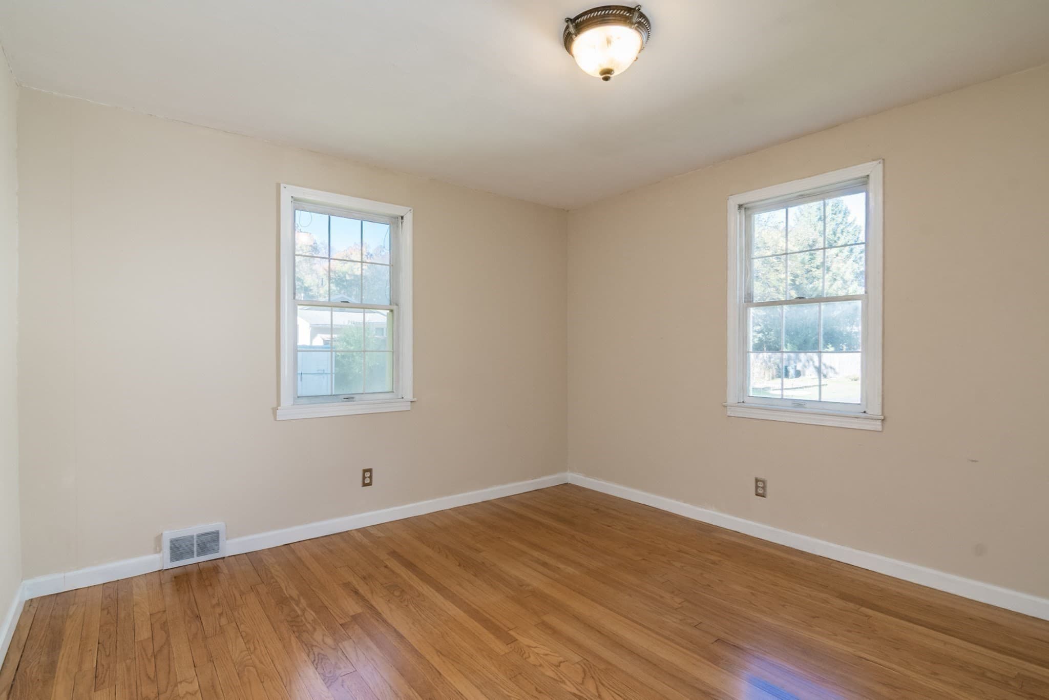 Single Family Residence at 115 Wolcott Avenue, West Springfield MA 01089, photo 18 of 36