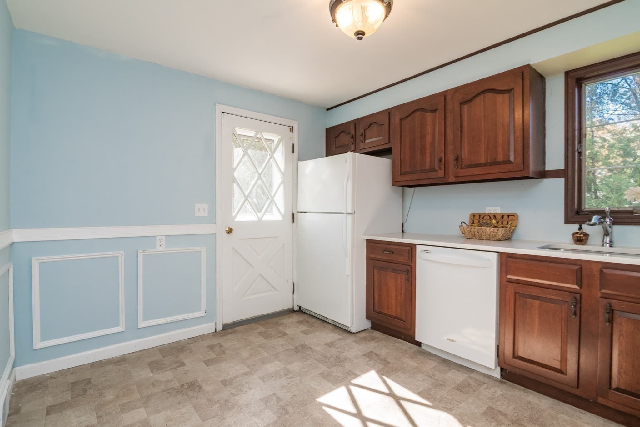 Single Family Residence at 115 Wolcott Avenue, West Springfield MA 01089, photo 15 of 36