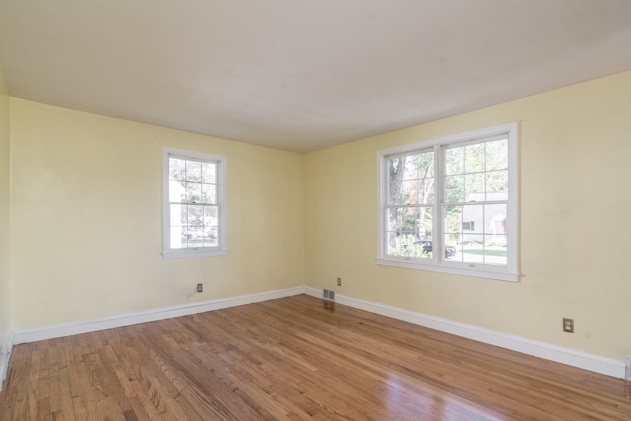Single Family Residence at 115 Wolcott Avenue, West Springfield MA 01089, photo 8 of 36