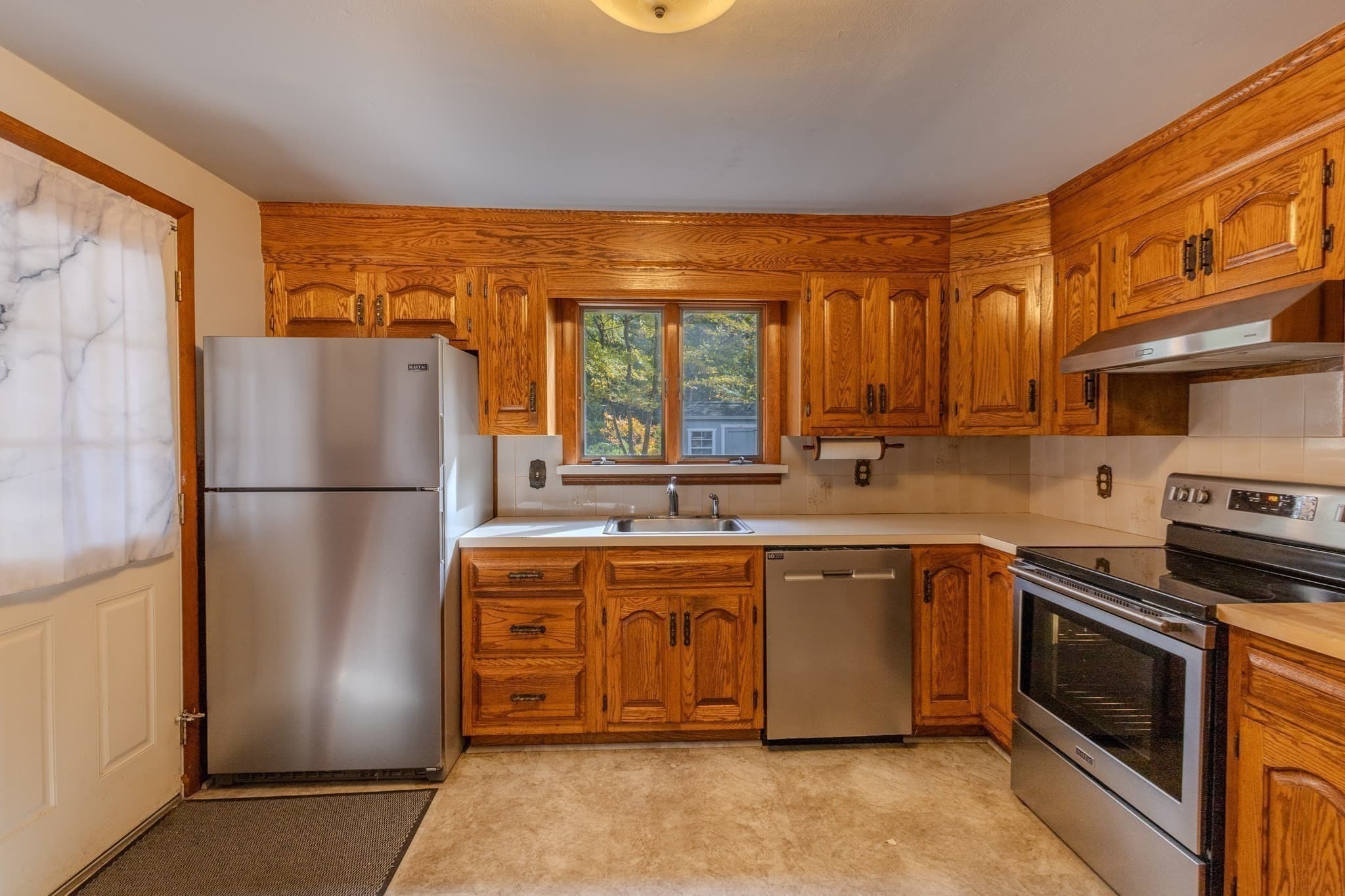 Single Family Residence at 148 Patterson St, Attleboro MA 02703, photo 7 of 40