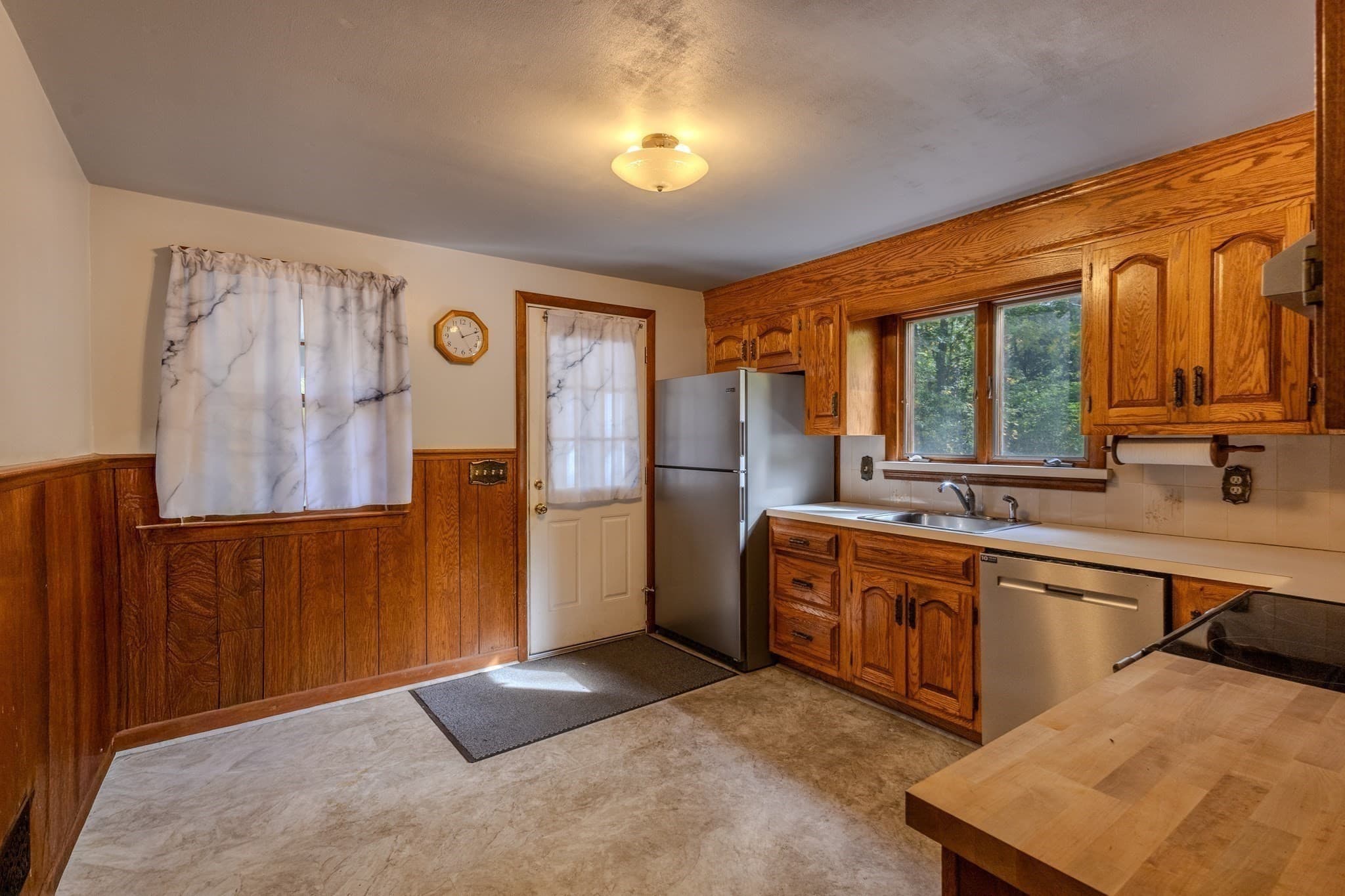Single Family Residence at 148 Patterson St, Attleboro MA 02703, photo 5 of 40