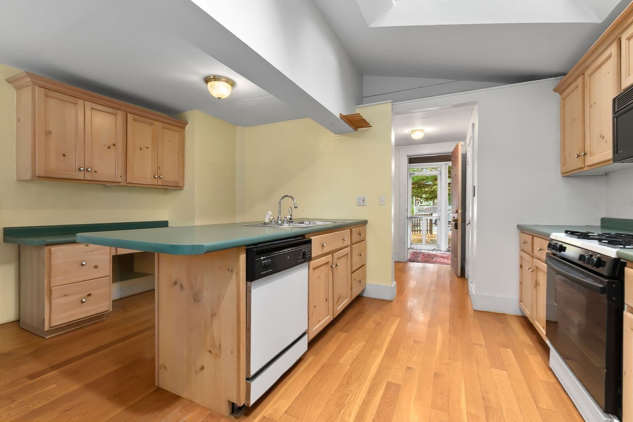 Single Family Residence at 54 Buffum Street, Salem MA 01970, photo 11 of 28