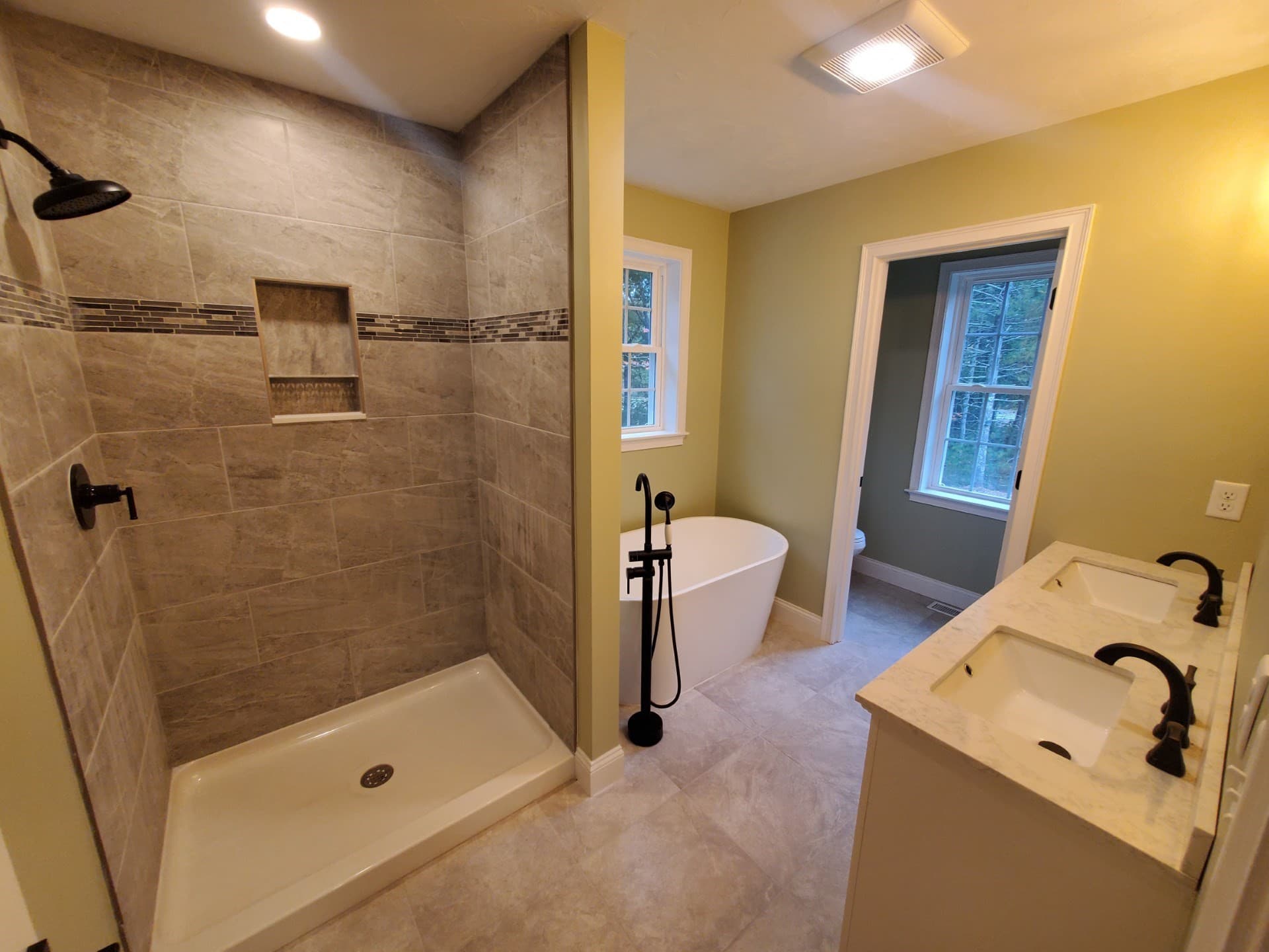 Single Family Residence at 17. Forbes Rd., Rochester MA 02770, photo 3 of 5