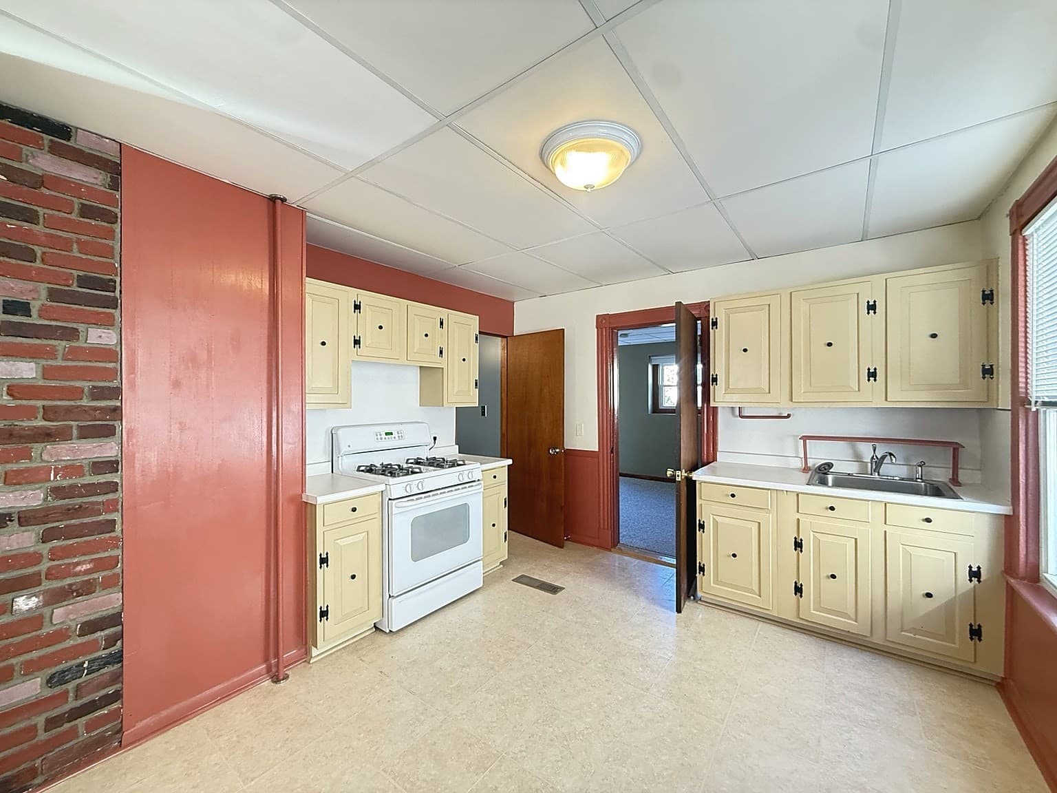 Single Family Residence at 26 Tappan St, Melrose MA 02176, photo 27 of 37