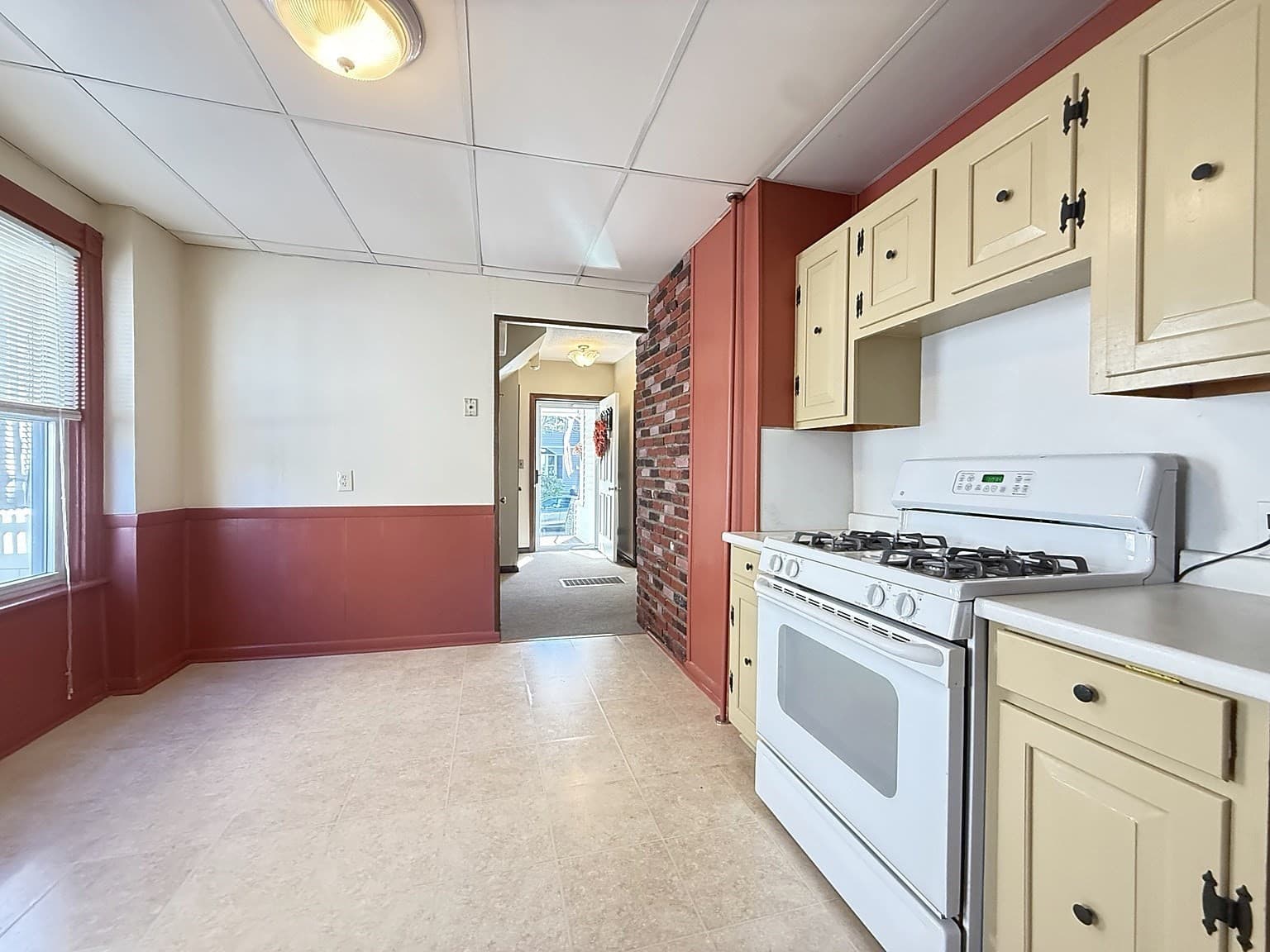 Single Family Residence at 26 Tappan St, Melrose MA 02176, photo 26 of 37