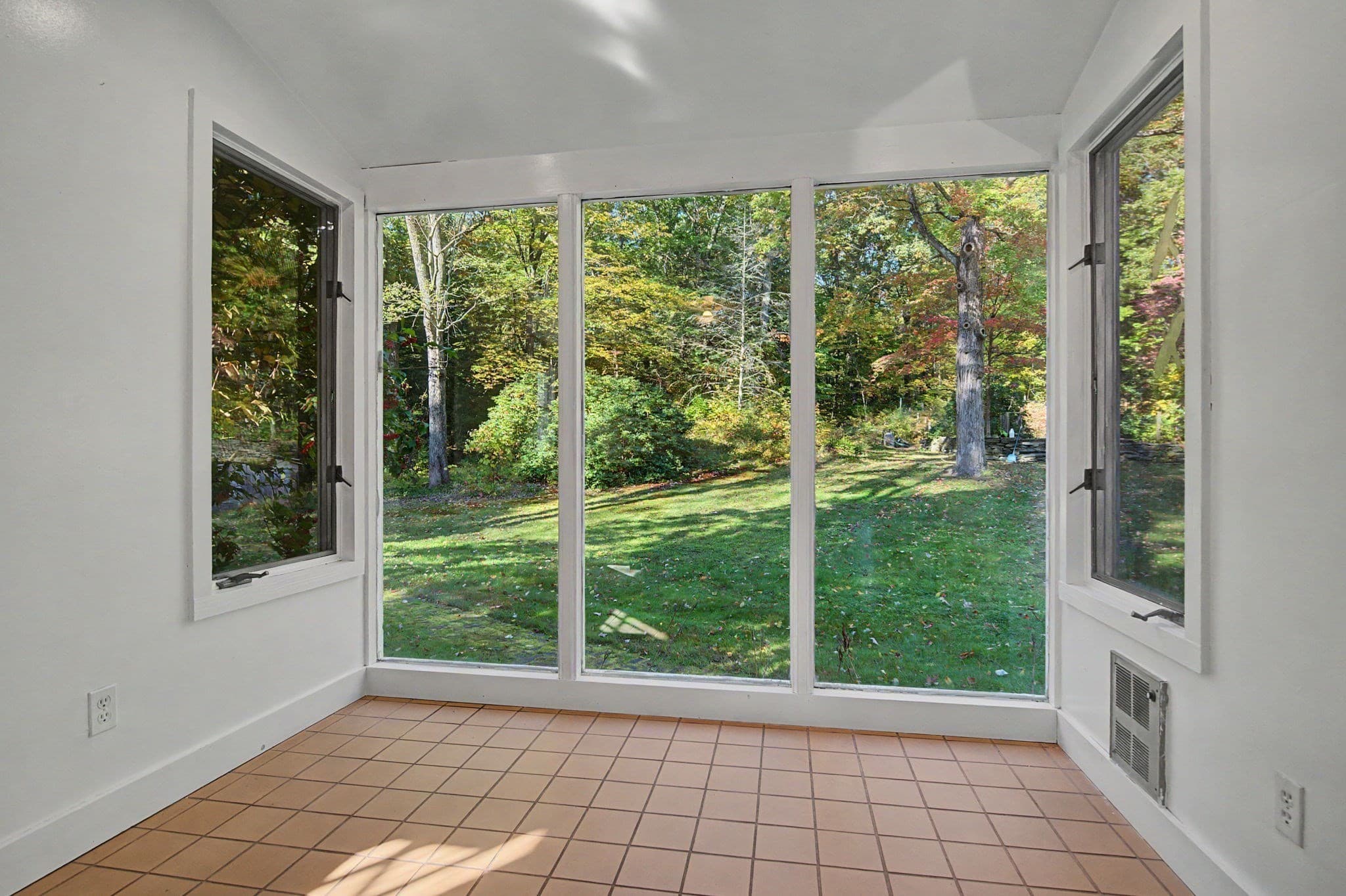 Single Family Residence at 68 Coles Meadow Rd, Northampton MA 01060, photo 7 of 42