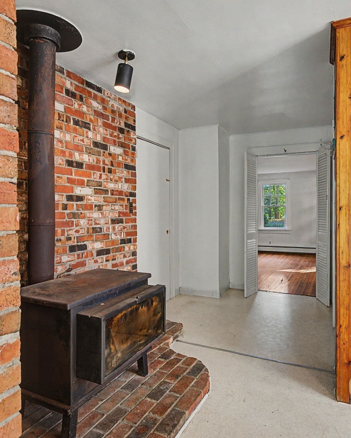 Single Family Residence at 68 Coles Meadow Rd, Northampton MA 01060, photo 8 of 42
