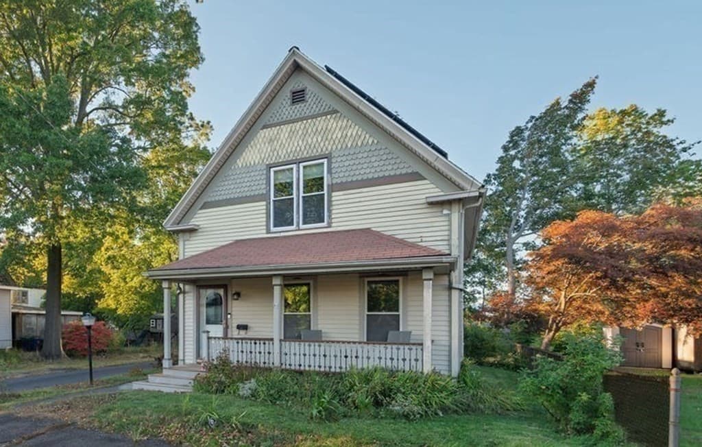 49 Grove St, Rockland MA 02370
