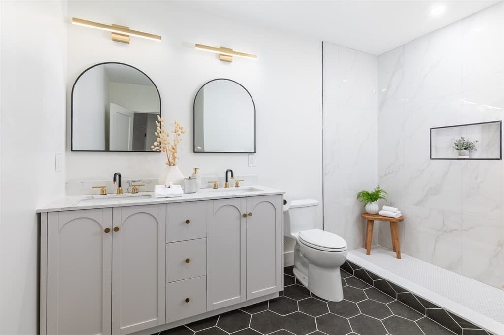 Condominium at 28 Thornton Park # B, Winthrop MA 02152, photo 22 of 23