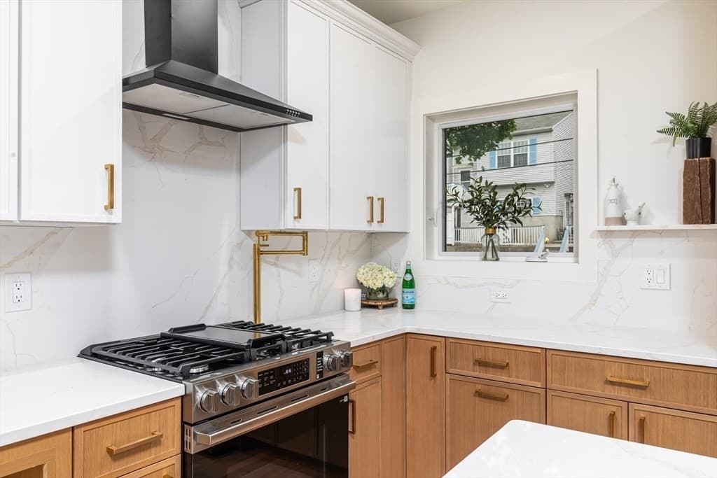 Condominium at 28 Thornton Park # B, Winthrop MA 02152, photo 15 of 23