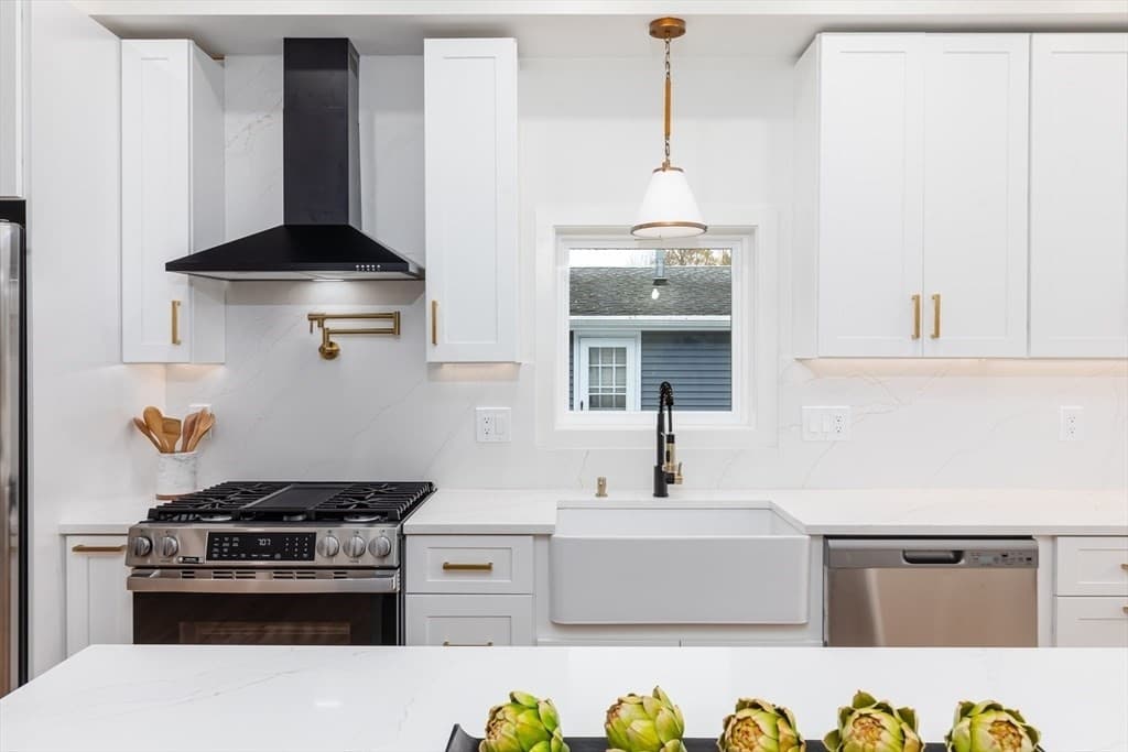Condominium at 28 Thornton Park # B, Winthrop MA 02152, photo 19 of 23