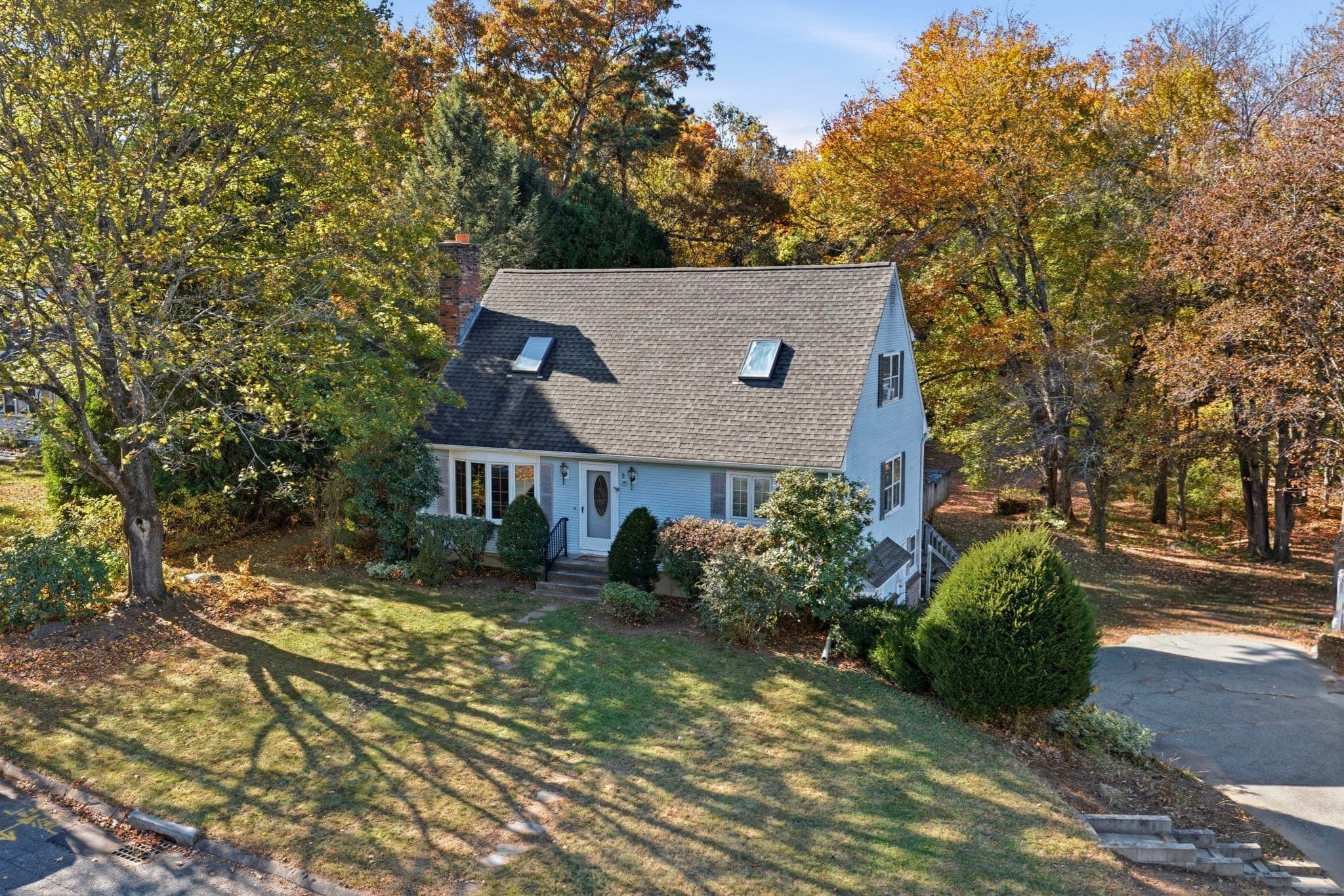 Single Family Residence at 3 Matthew Drive, Easthampton MA 01027, photo 3 of 32