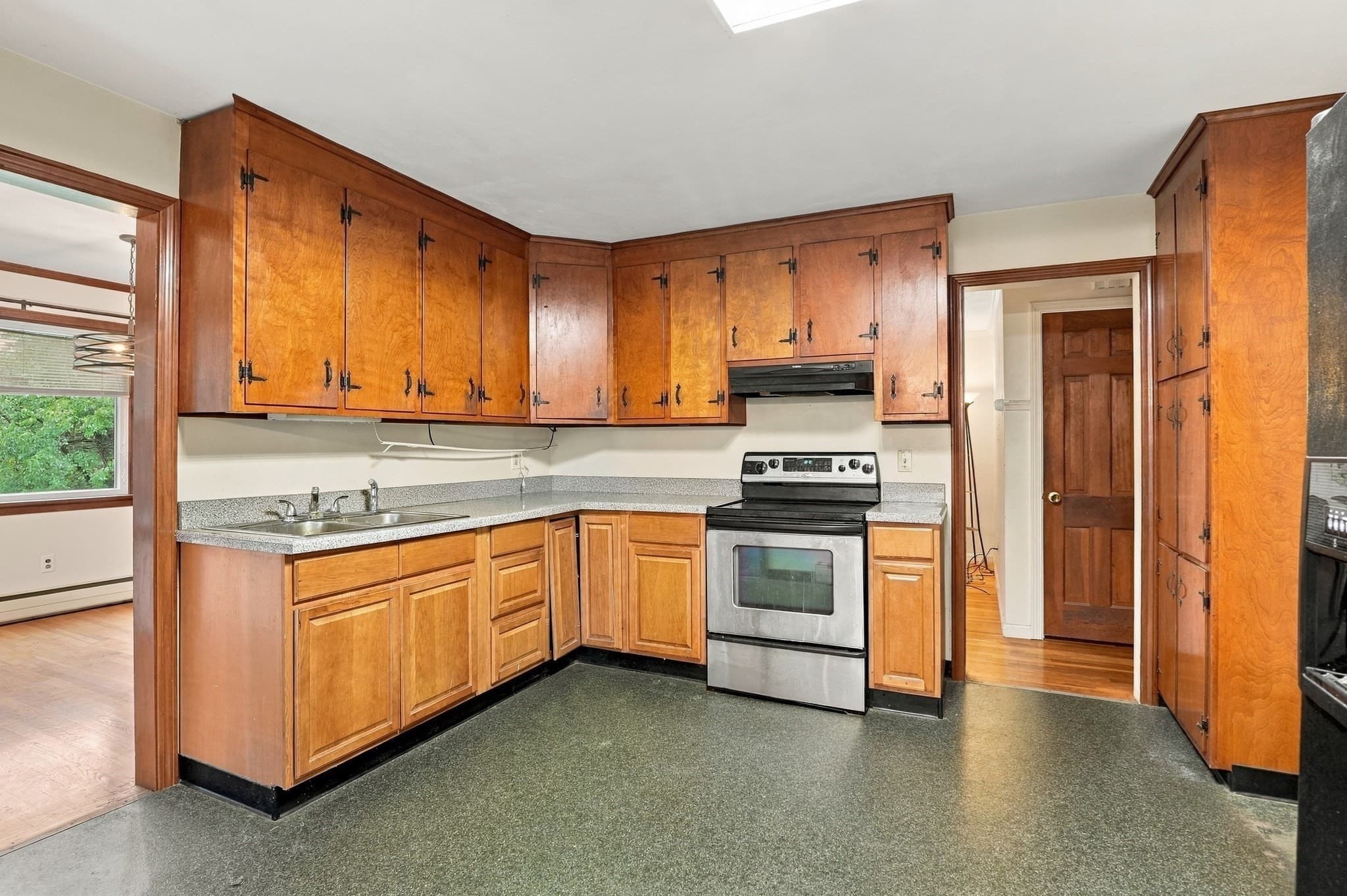 Single Family Residence at 160 Millbury Street, Auburn MA 01501, photo 11 of 38