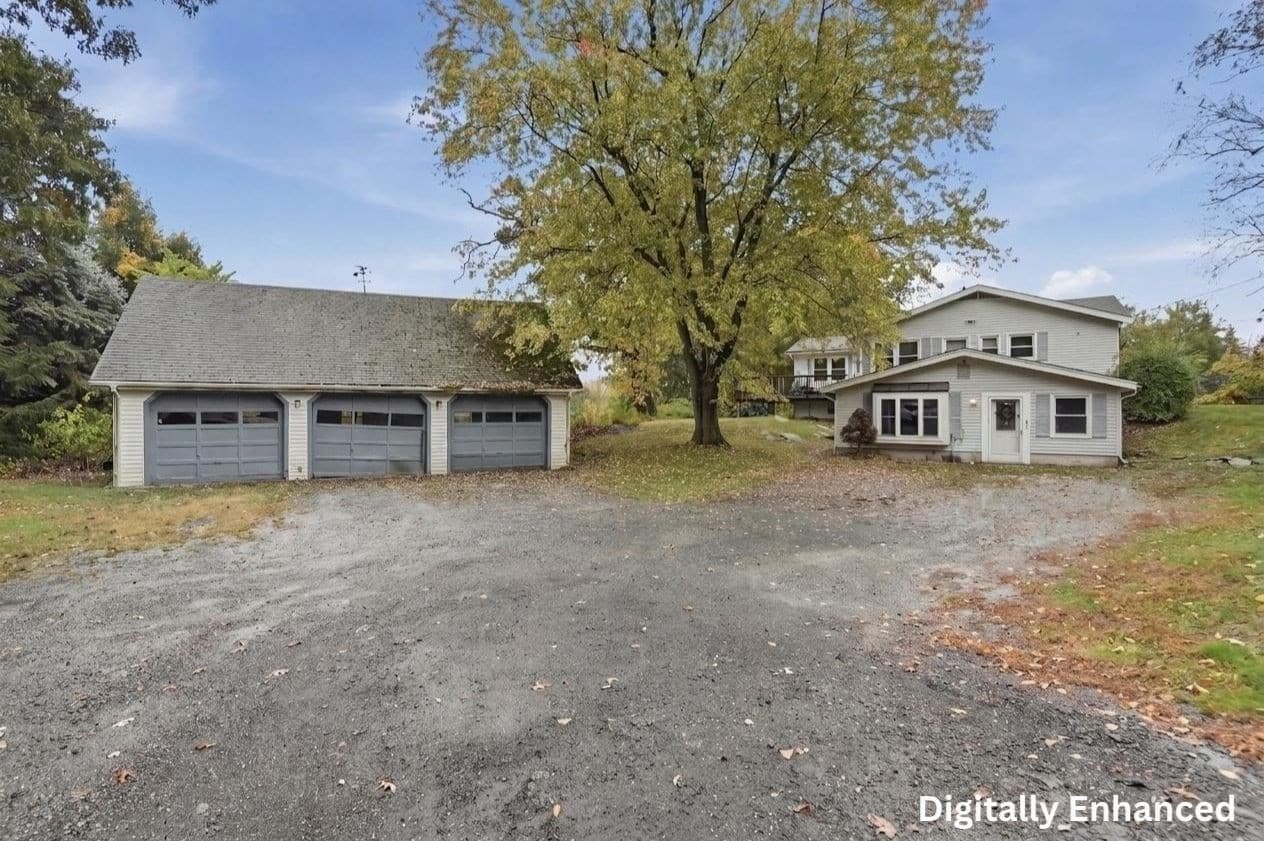 Single Family Residence at 160 Millbury Street, Auburn MA 01501, photo 4 of 38