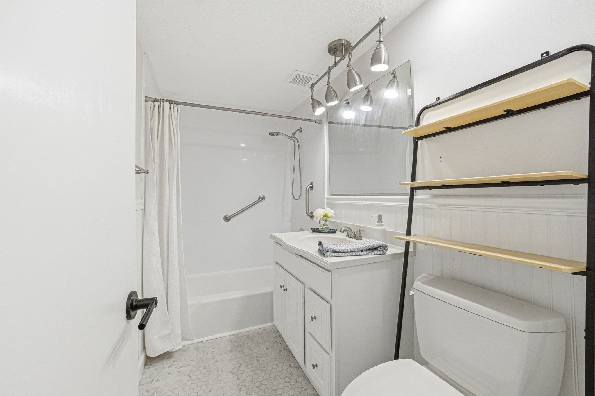 Condominium at 27 Arlington Rd # 3, Woburn MA 01801, photo 4 of 8