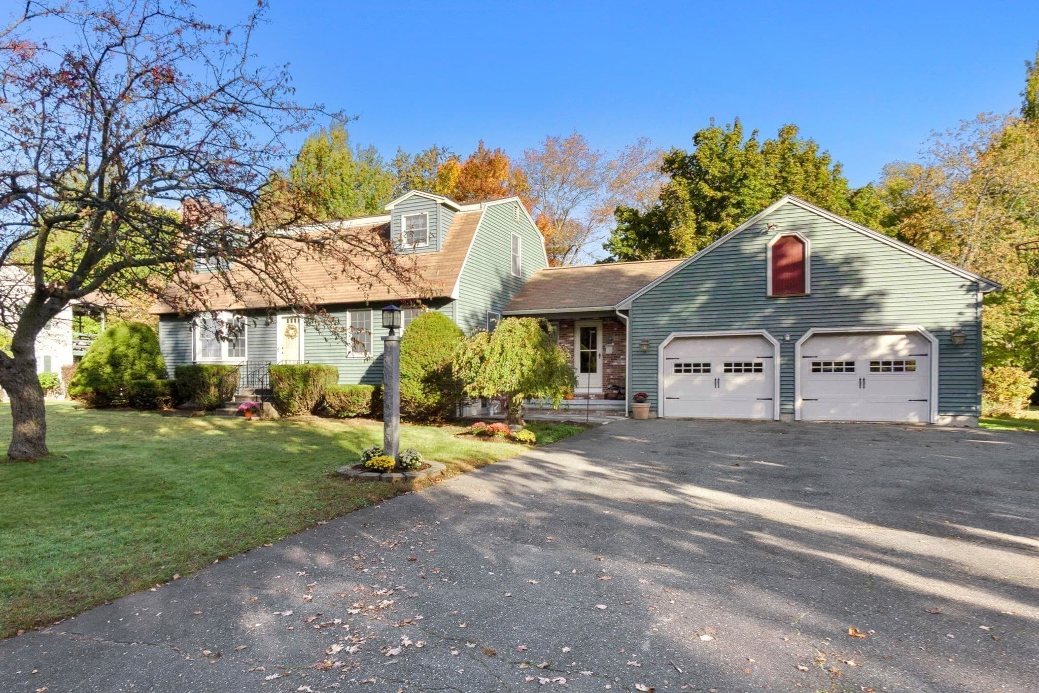 Single Family Residence at 3 Anthony Ln, Danvers MA 01923, photo 3 of 41