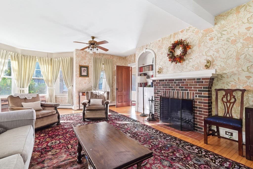 Single Family Residence at 929 S Franklin St., Holbrook MA 02343, photo 5 of 20