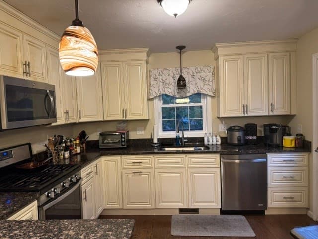 Condominium at 15 Basswood Blvd # 15, Worcester MA 01605, photo 8 of 25
