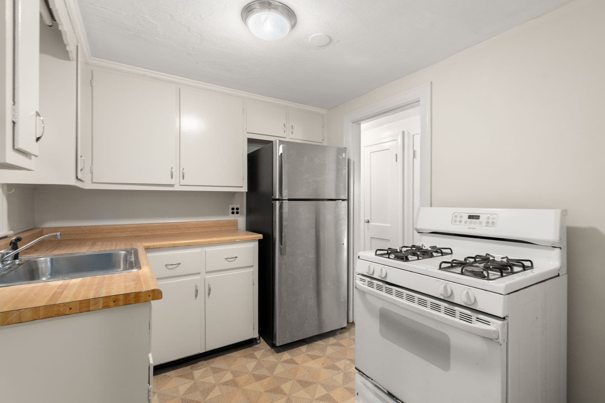 2 Family - 2 Units Up/Down at 44 Mount Vernon, Boston MA 02135, photo 13 of 18