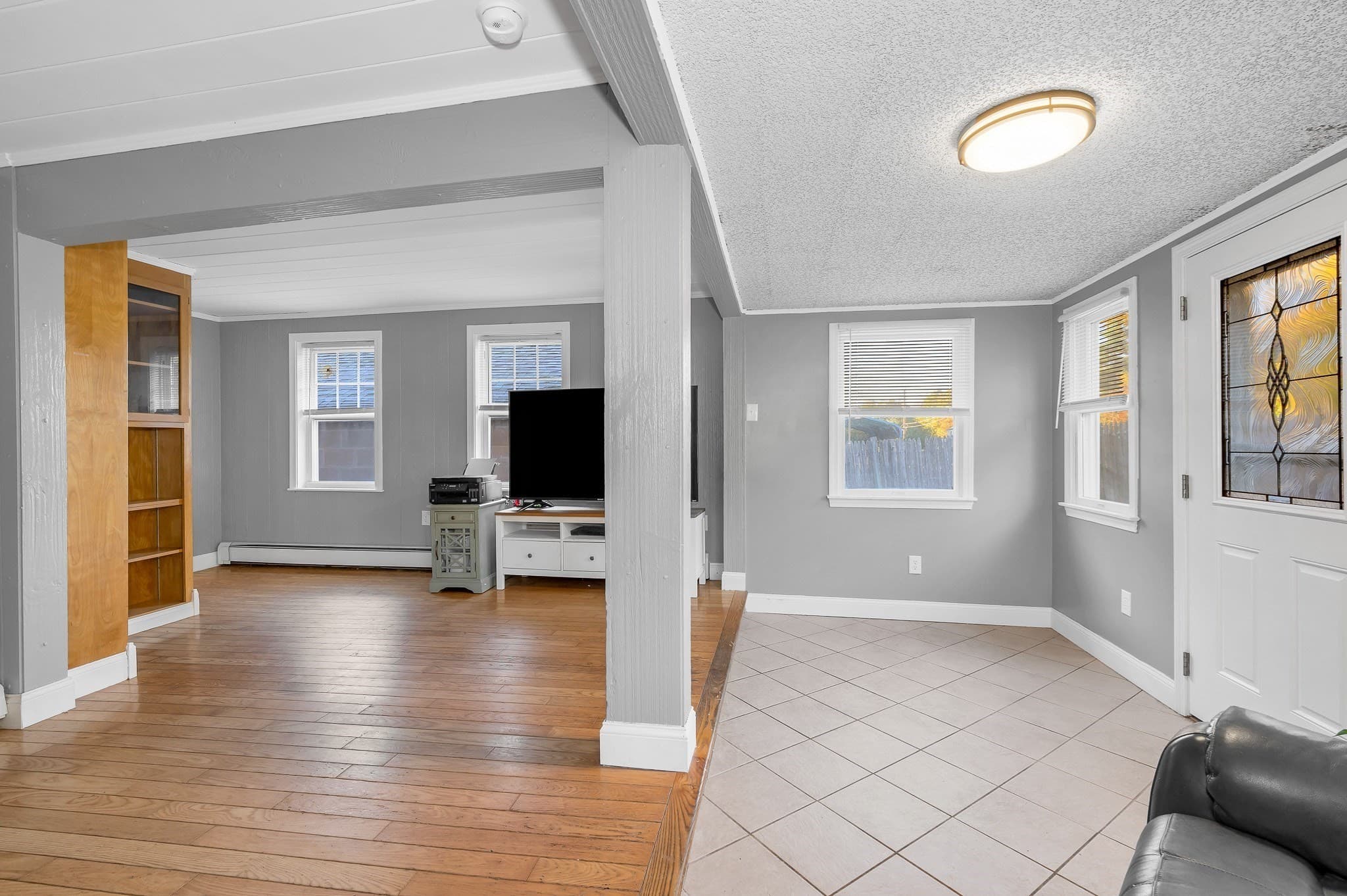 Single Family Residence at 100 Hilltop Rd, Dracut MA 01826, photo 6 of 33