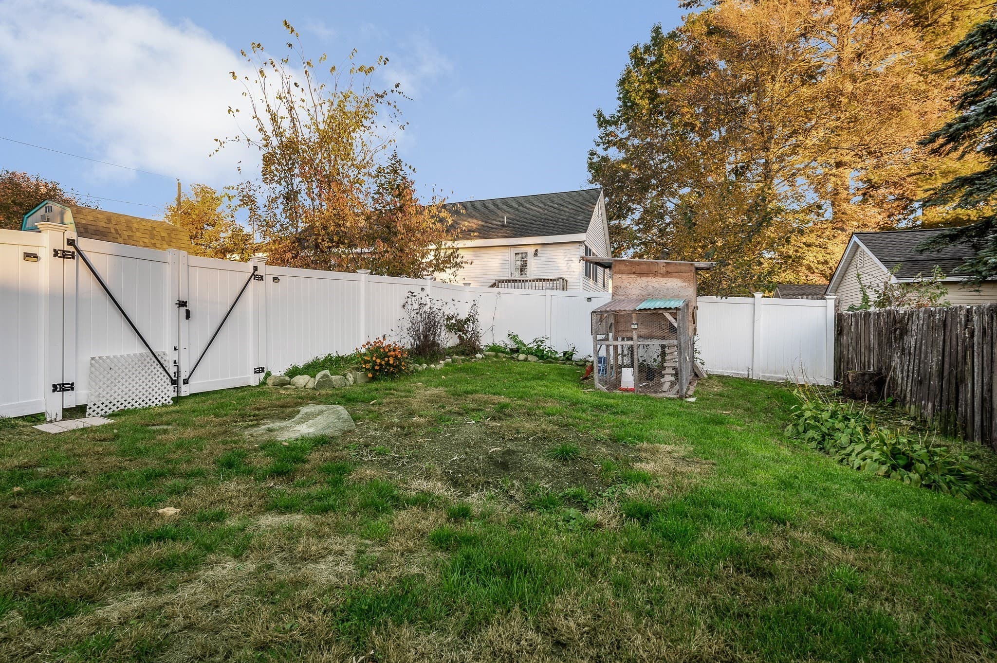 Single Family Residence at 100 Hilltop Rd, Dracut MA 01826, photo 26 of 33