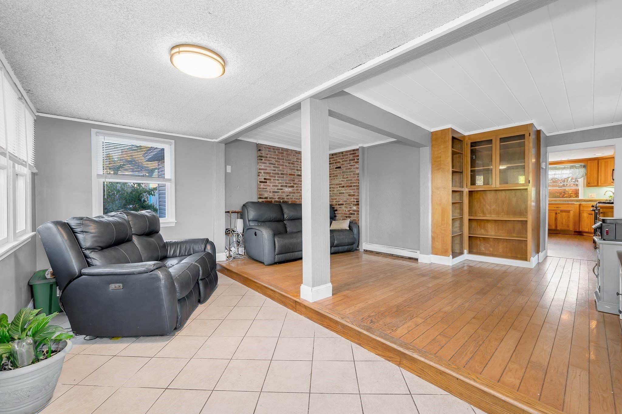 Single Family Residence at 100 Hilltop Rd, Dracut MA 01826, photo 3 of 33
