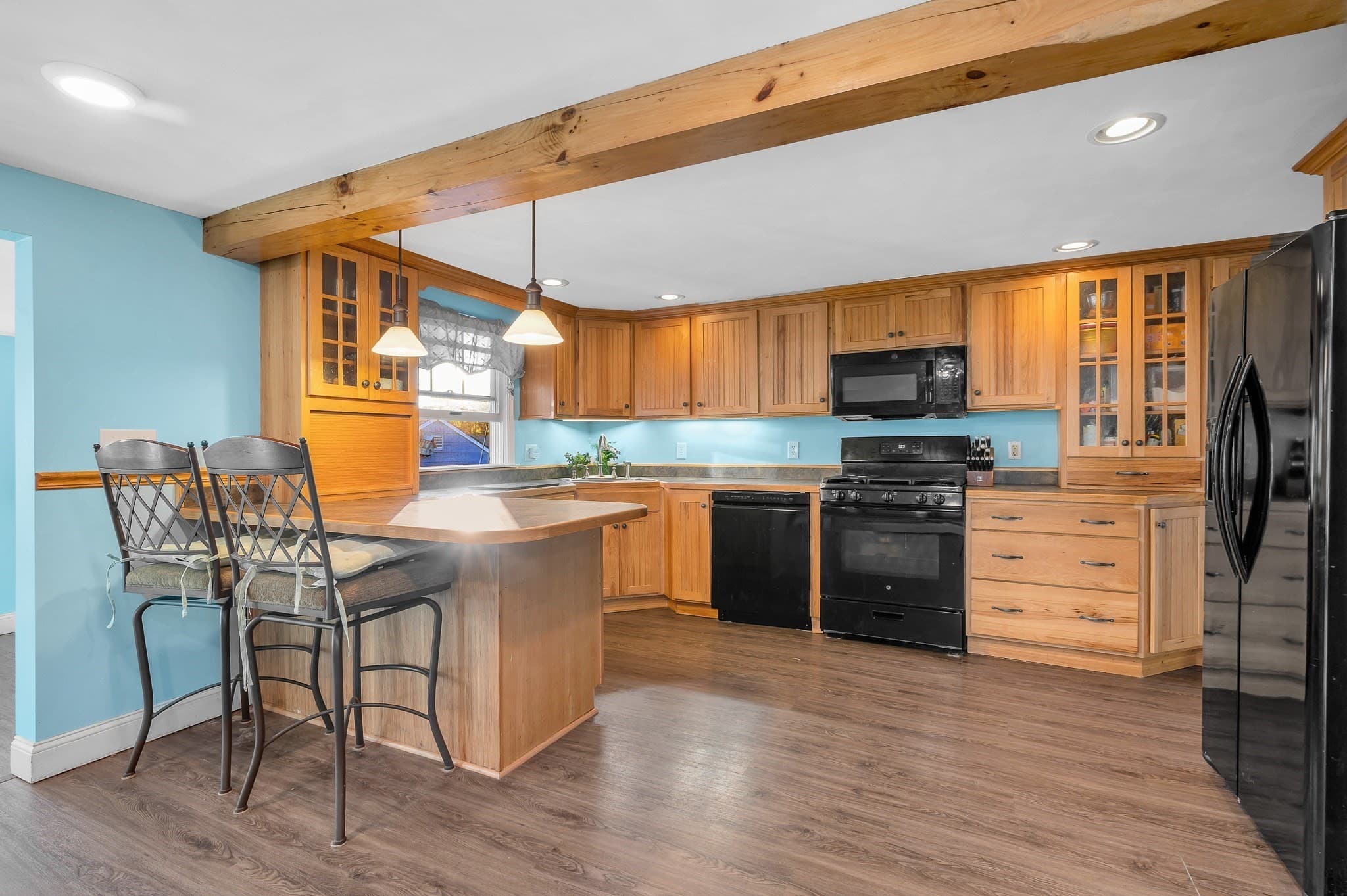 Single Family Residence at 100 Hilltop Rd, Dracut MA 01826, photo 9 of 33