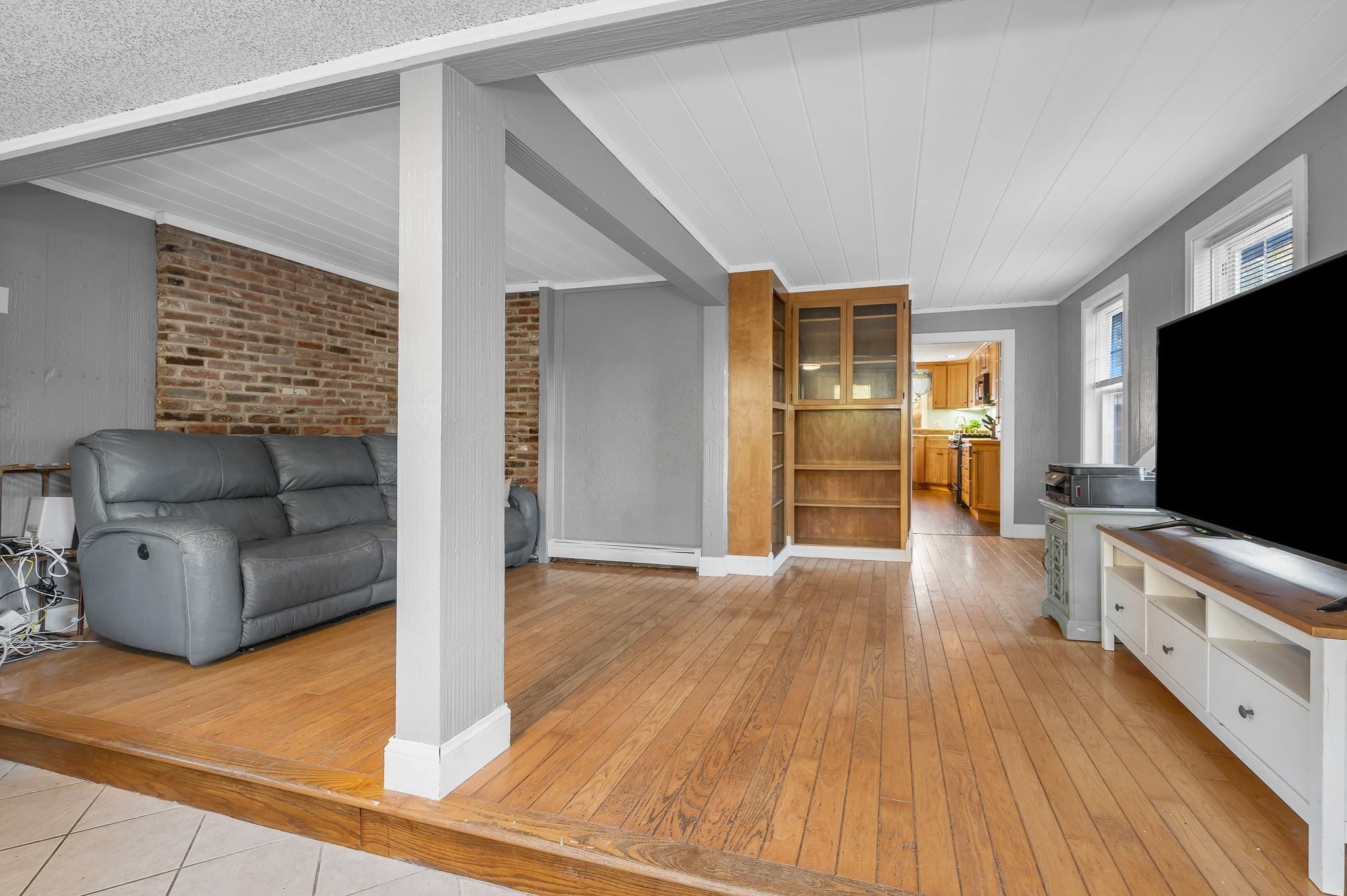 Single Family Residence at 100 Hilltop Rd, Dracut MA 01826, photo 4 of 33