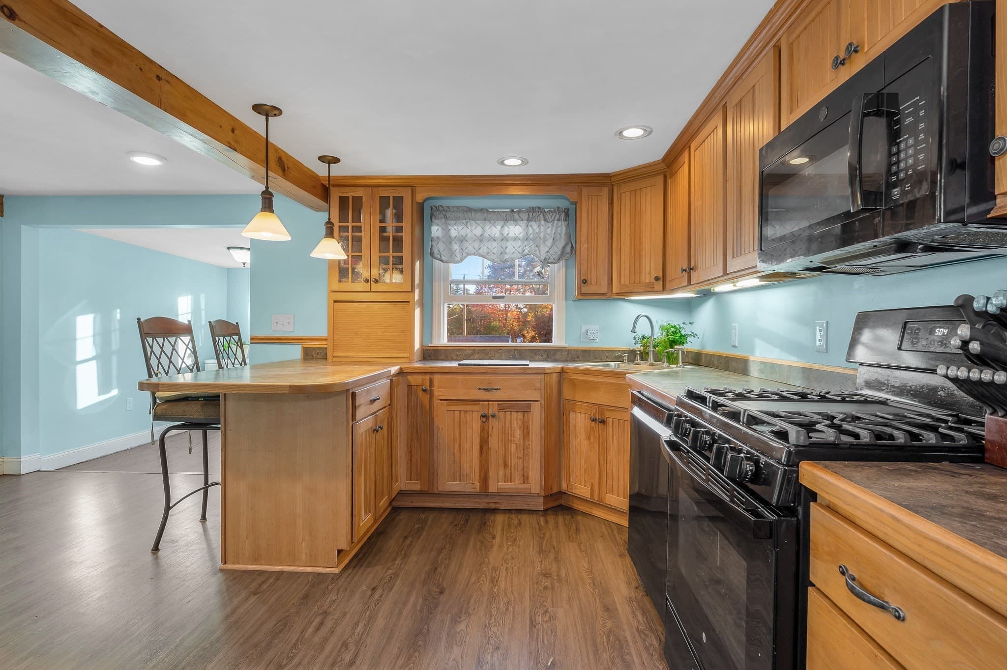 Single Family Residence at 100 Hilltop Rd, Dracut MA 01826, photo 8 of 33
