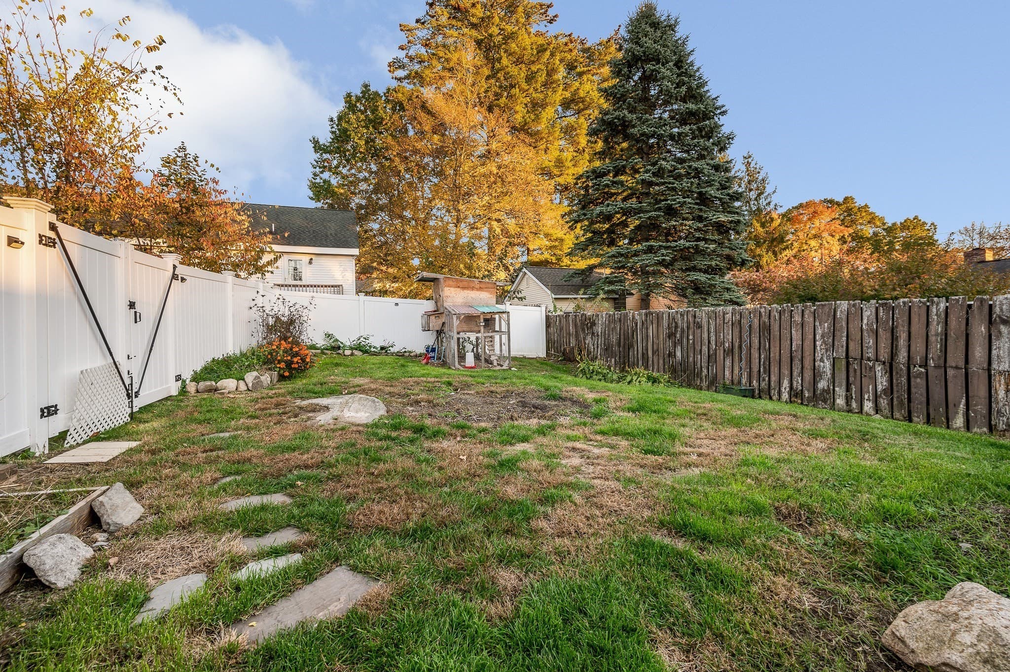 Single Family Residence at 100 Hilltop Rd, Dracut MA 01826, photo 25 of 33