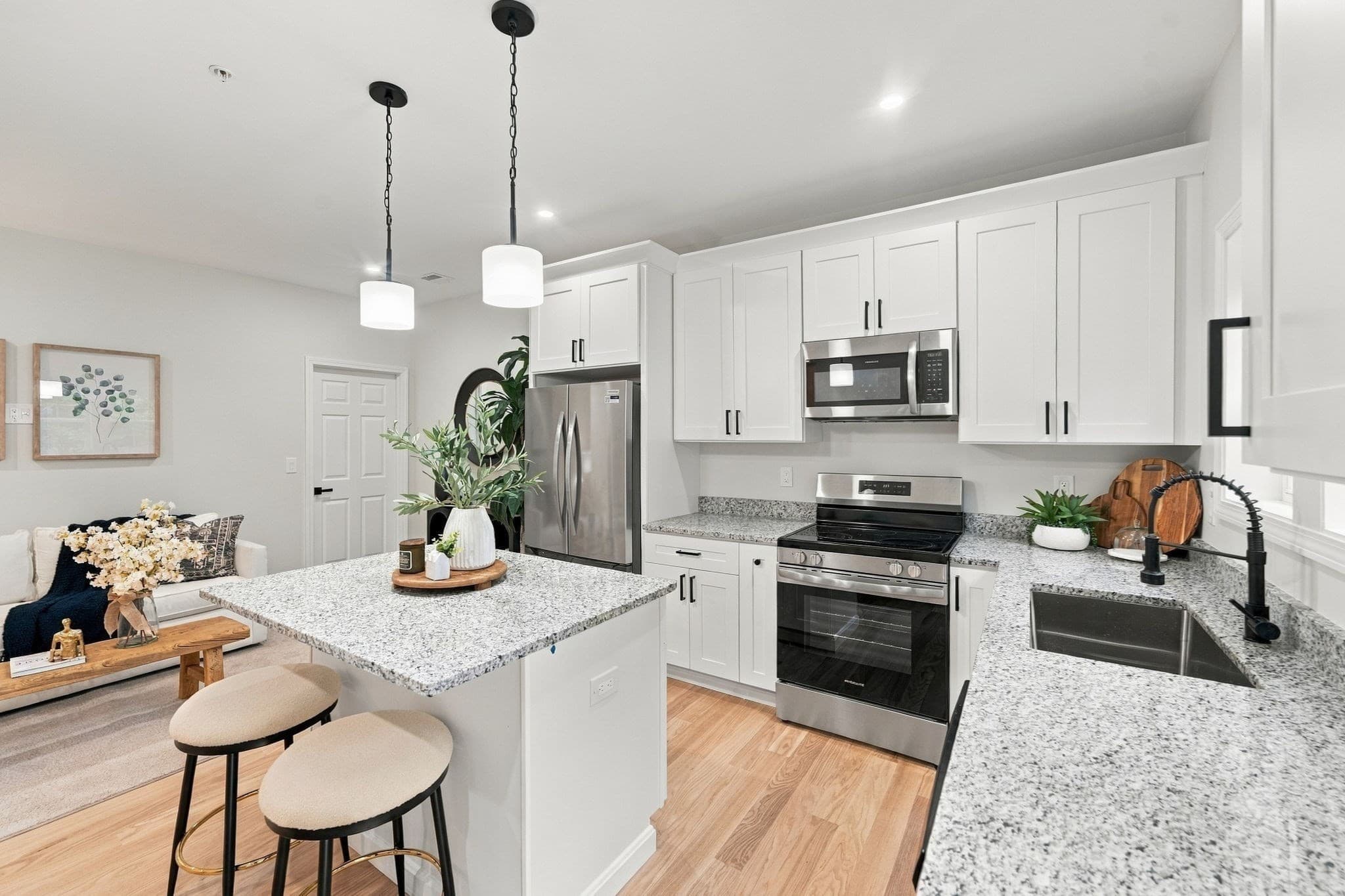 Condominium at 41 Homeward Avenue # A, Uxbridge MA 01569, photo 9 of 42